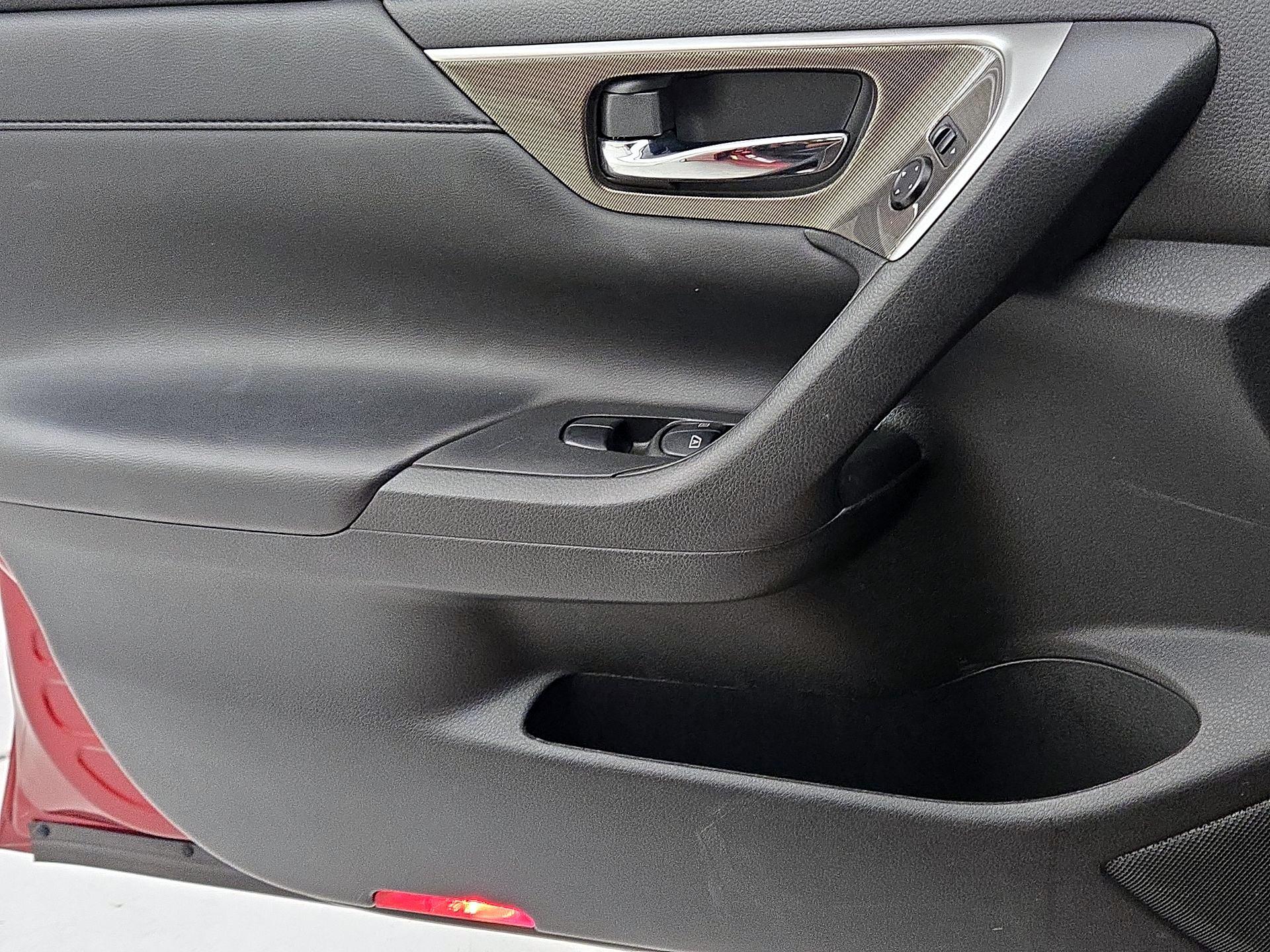 Thumbnail: 2015 Nissan Altima - 12