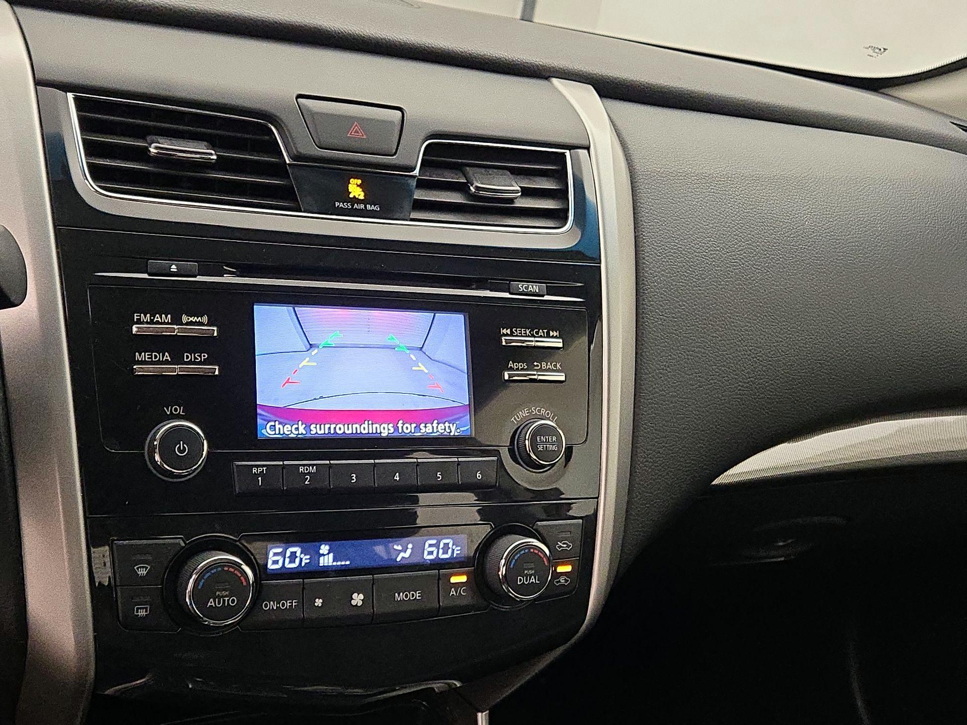 Thumbnail: 2015 Nissan Altima - 13
