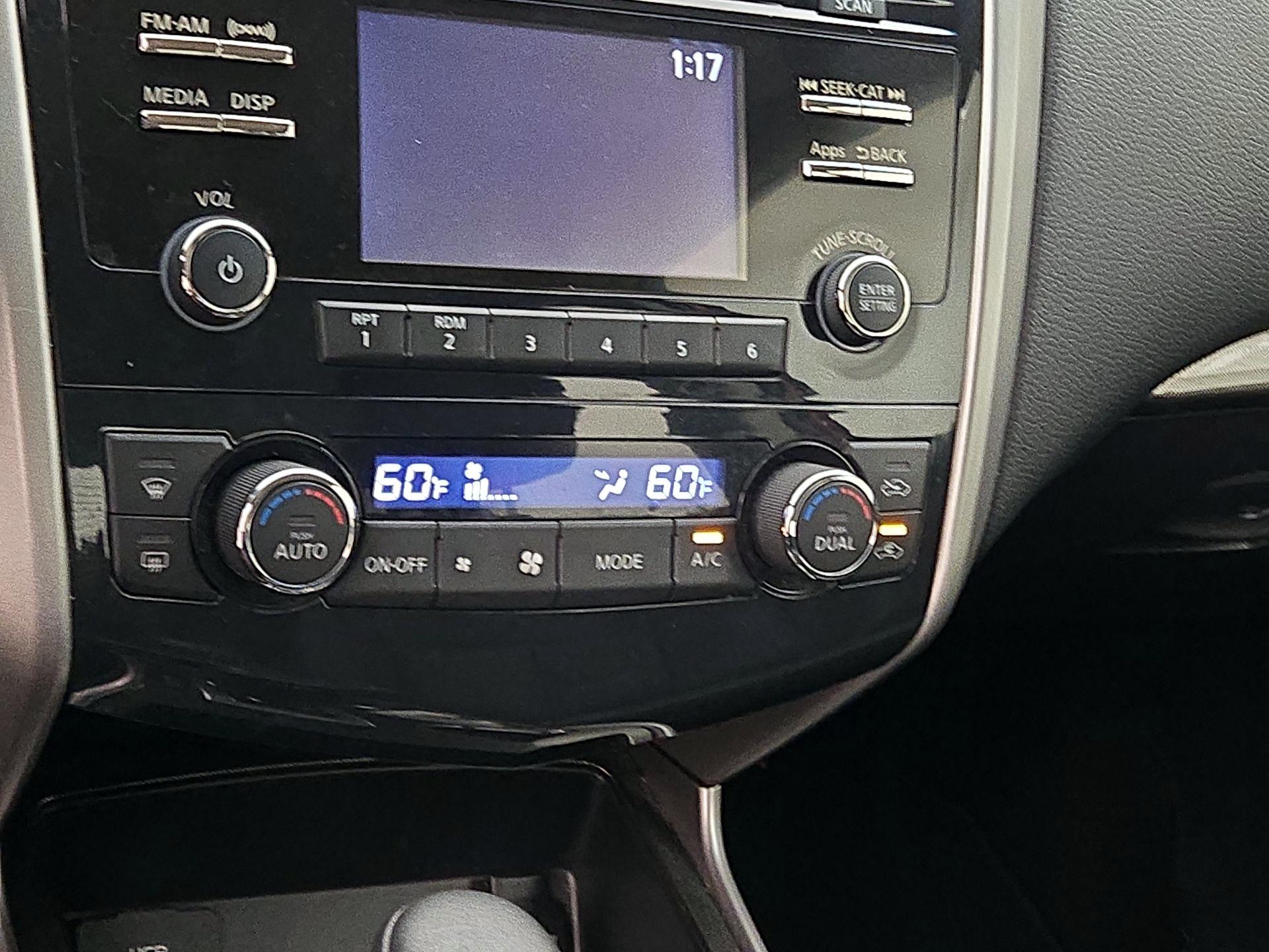 Thumbnail: 2015 Nissan Altima - 15