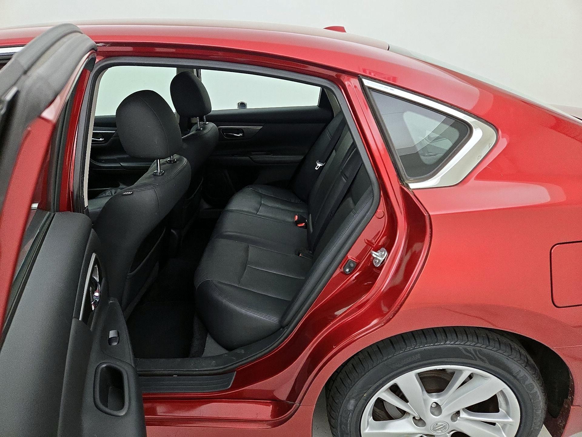Thumbnail: 2015 Nissan Altima - 17