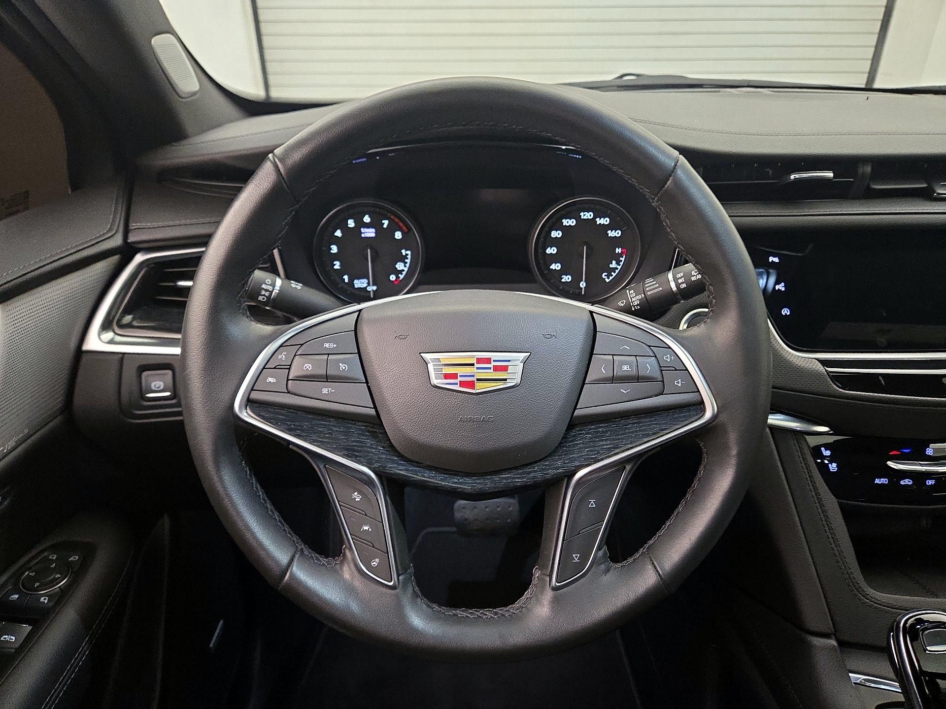 Thumbnail: 2022 Cadillac XT5 - 10