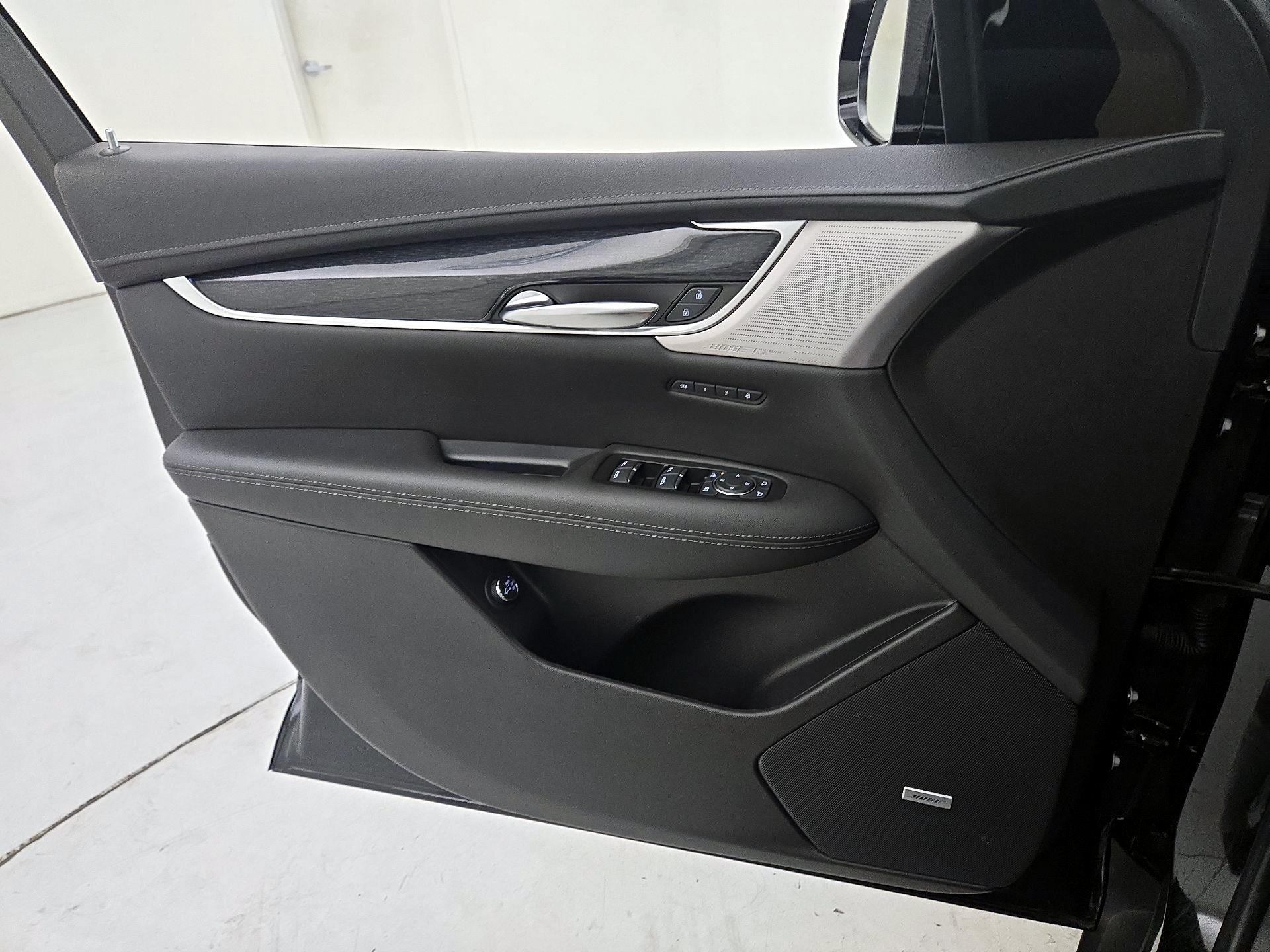Thumbnail: 2022 Cadillac XT5 - 12