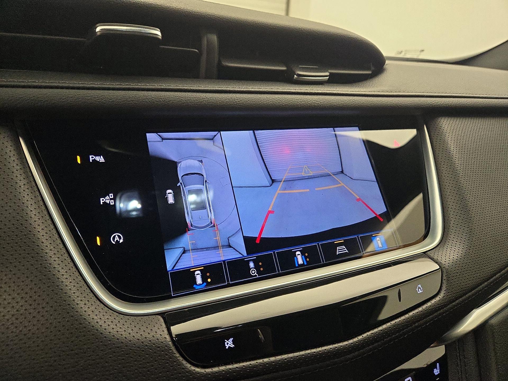 Thumbnail: 2022 Cadillac XT5 - 15