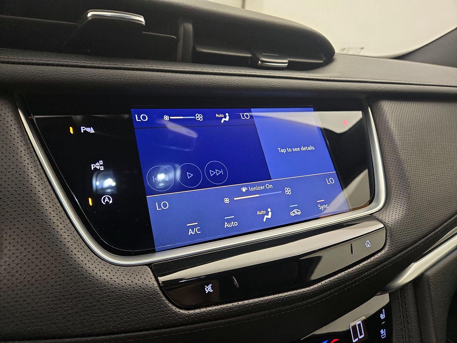 Thumbnail: 2022 Cadillac XT5 - 16