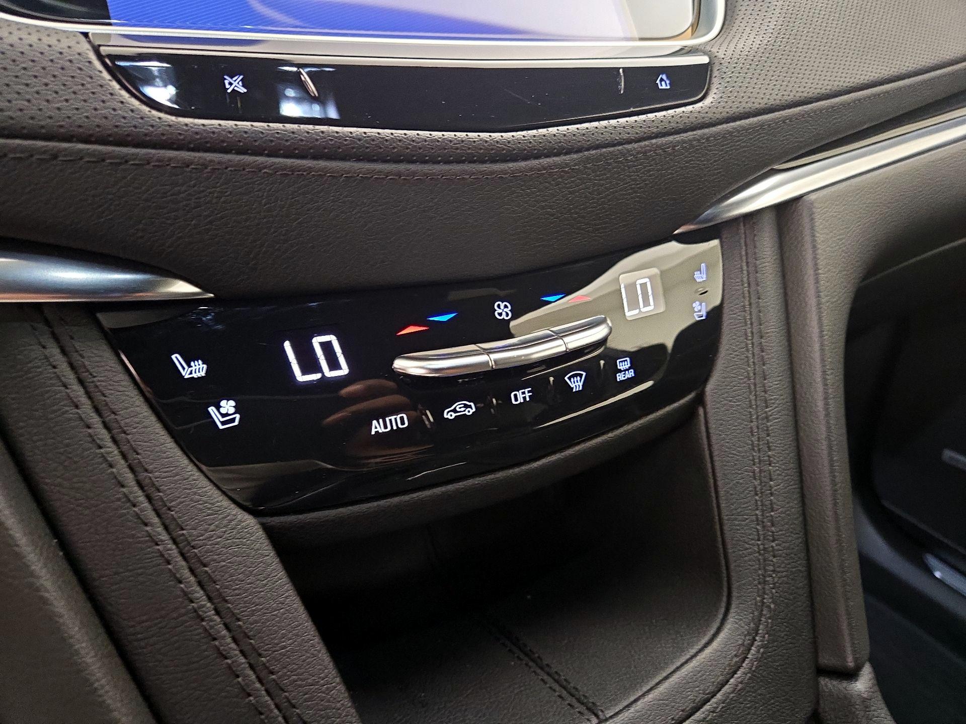Thumbnail: 2022 Cadillac XT5 - 17