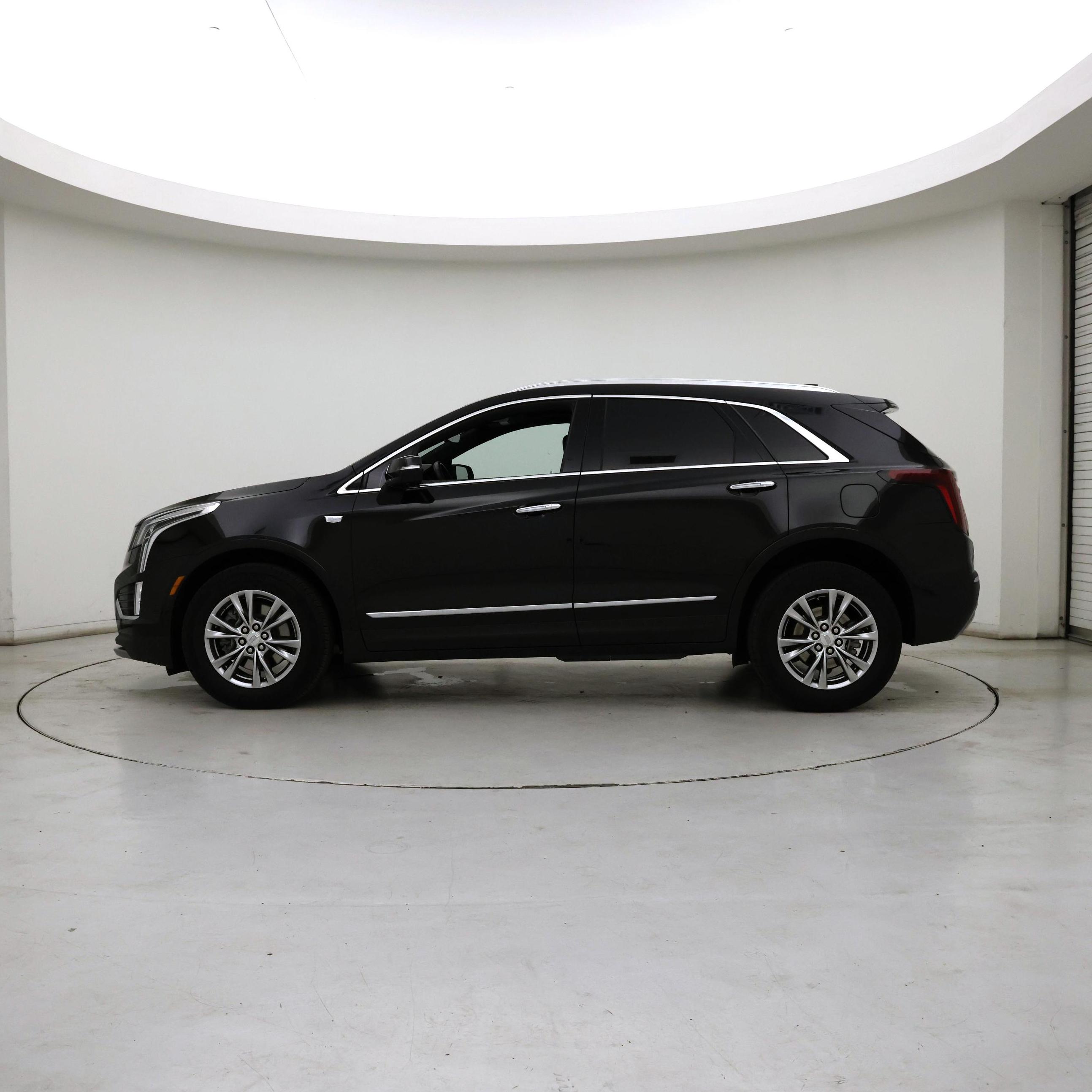 Thumbnail: 2022 Cadillac XT5 - 3