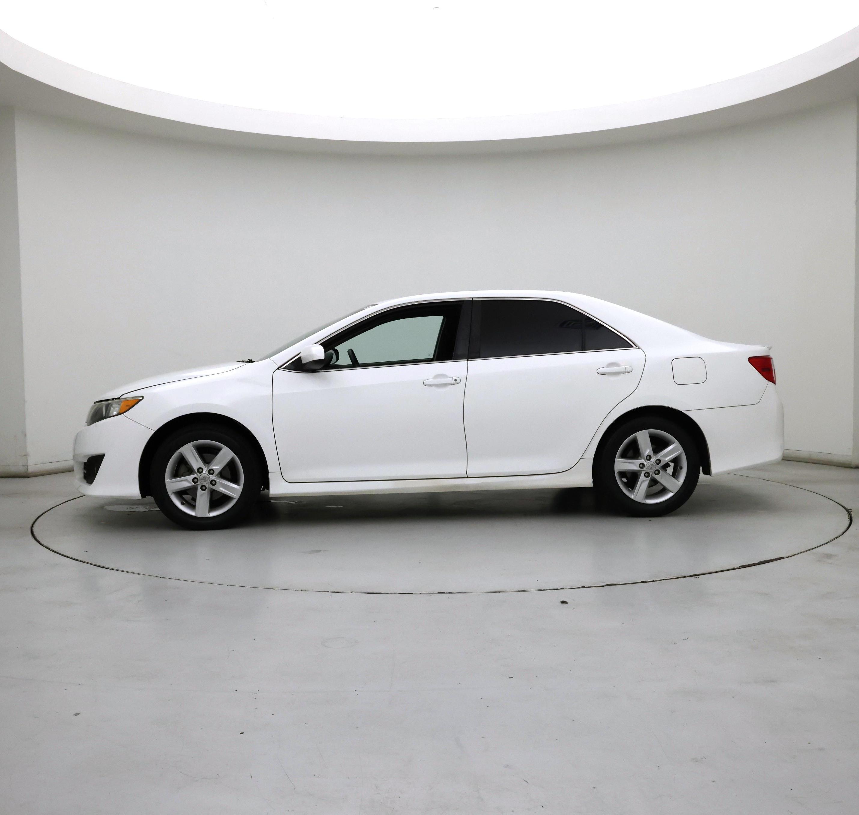Thumbnail: 2014 Toyota Camry - 3