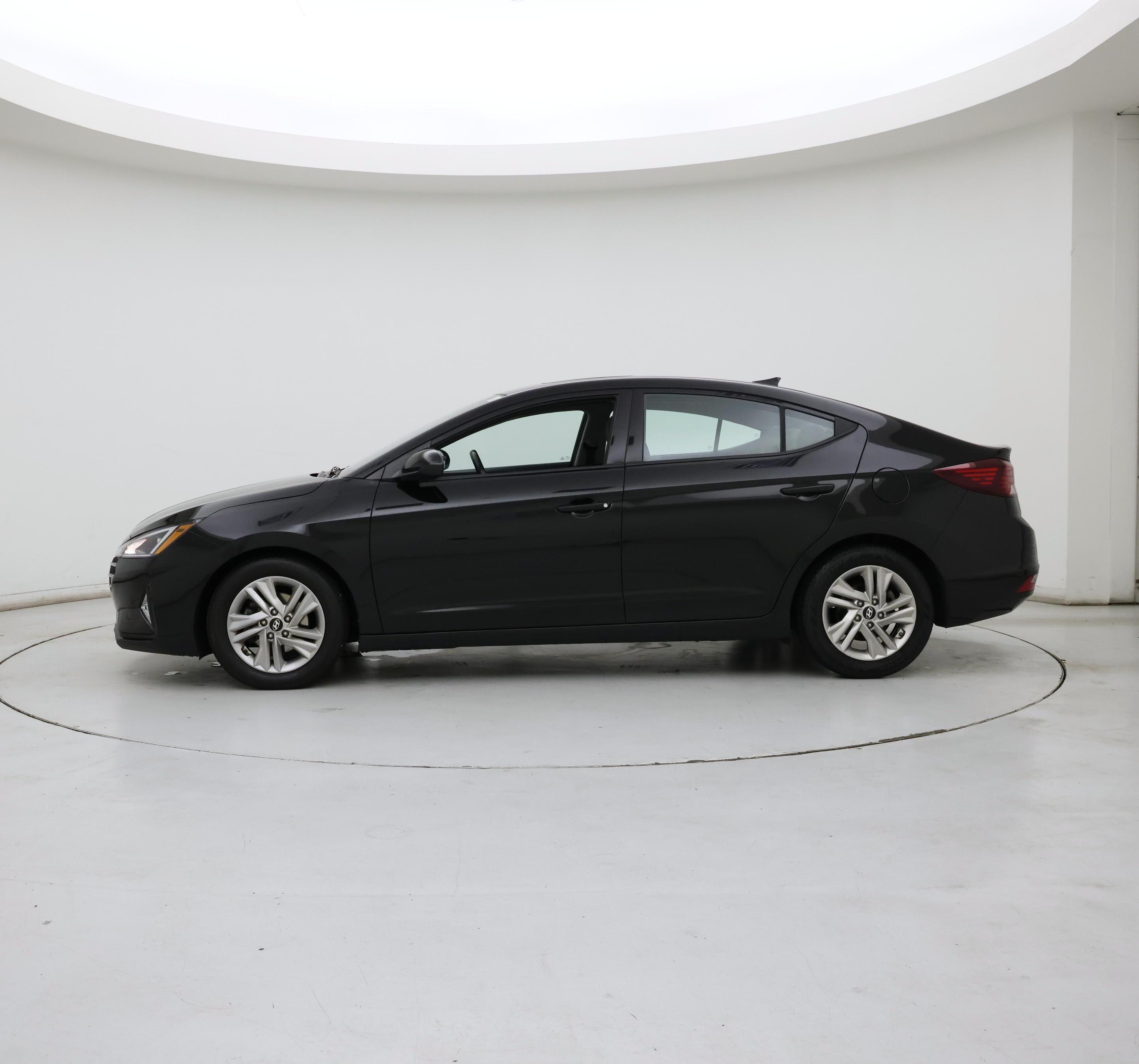 Thumbnail: 2019 Hyundai Elantra - 3