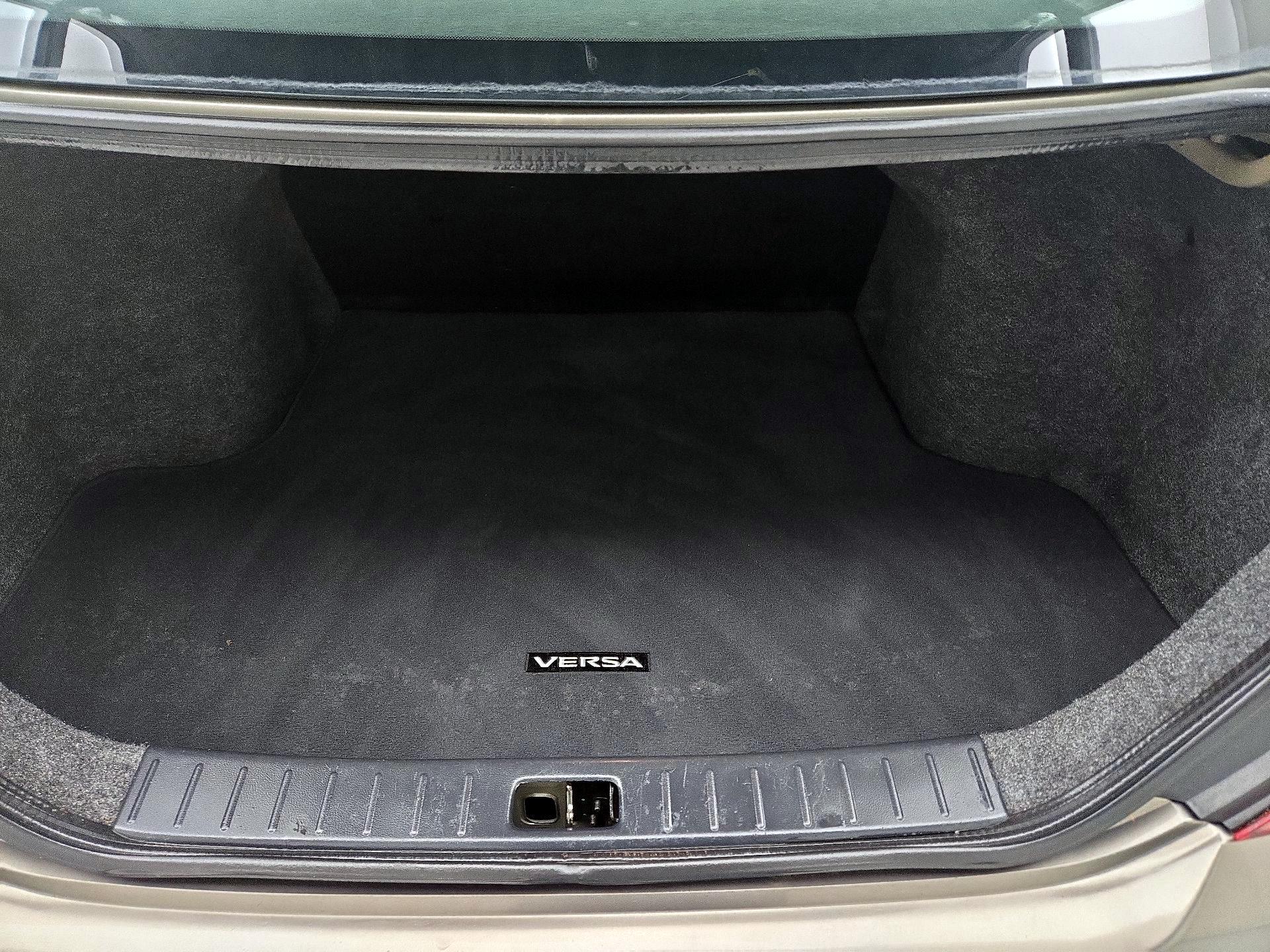 Thumbnail: 2015 Nissan Versa - 17