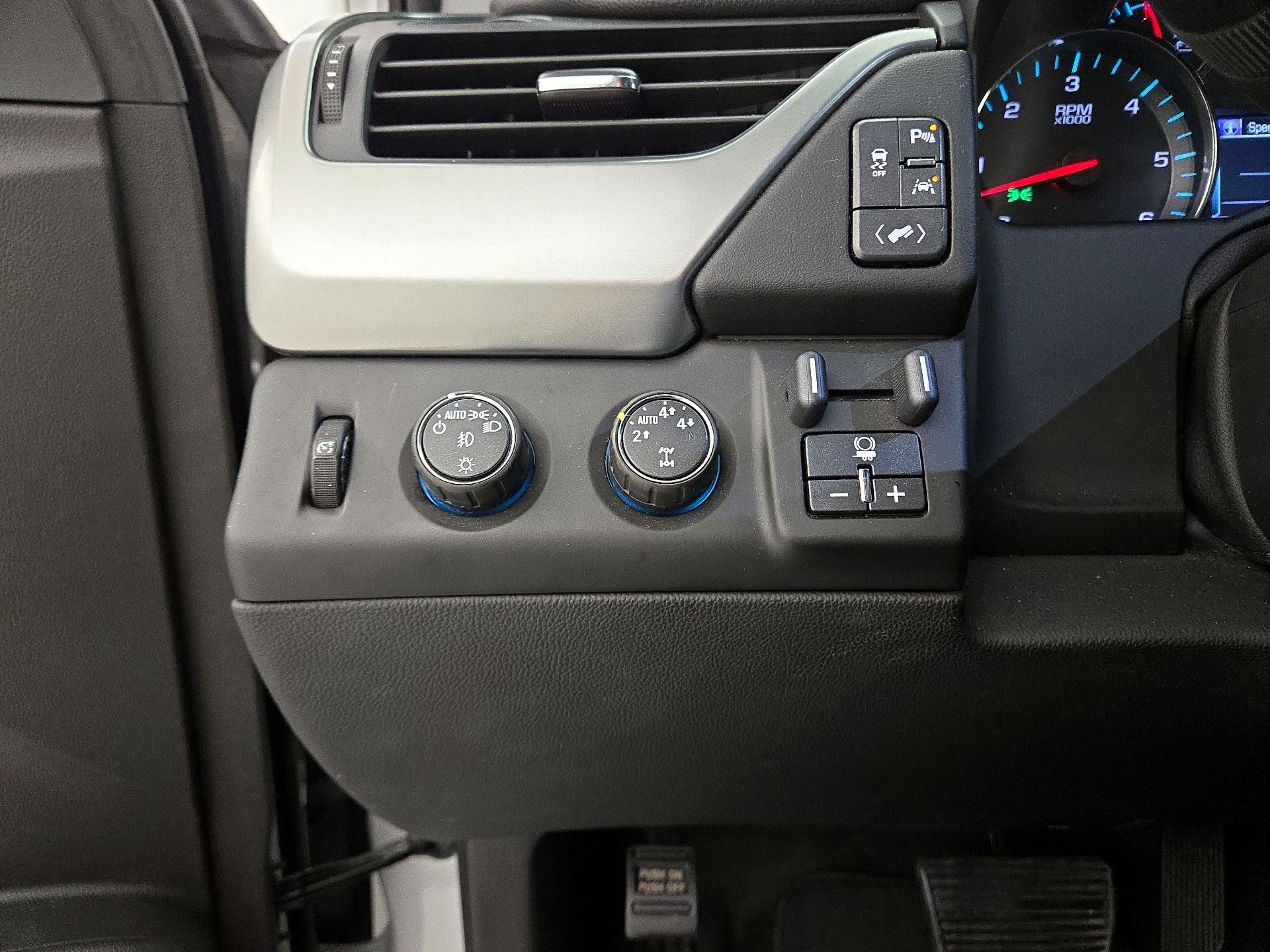 Thumbnail: 2016 Chevrolet Tahoe - 13