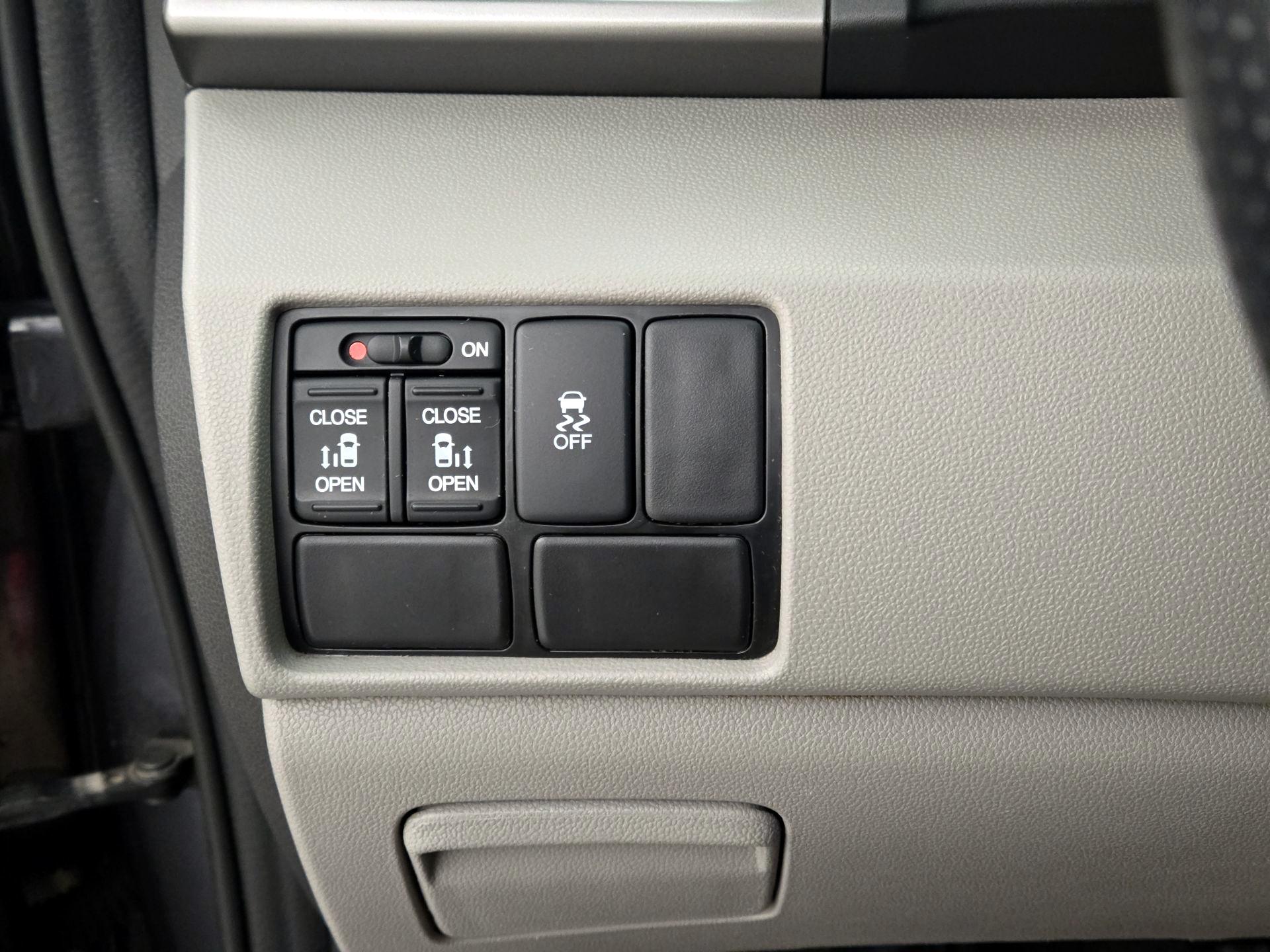 Thumbnail: 2016 Honda Odyssey - 13