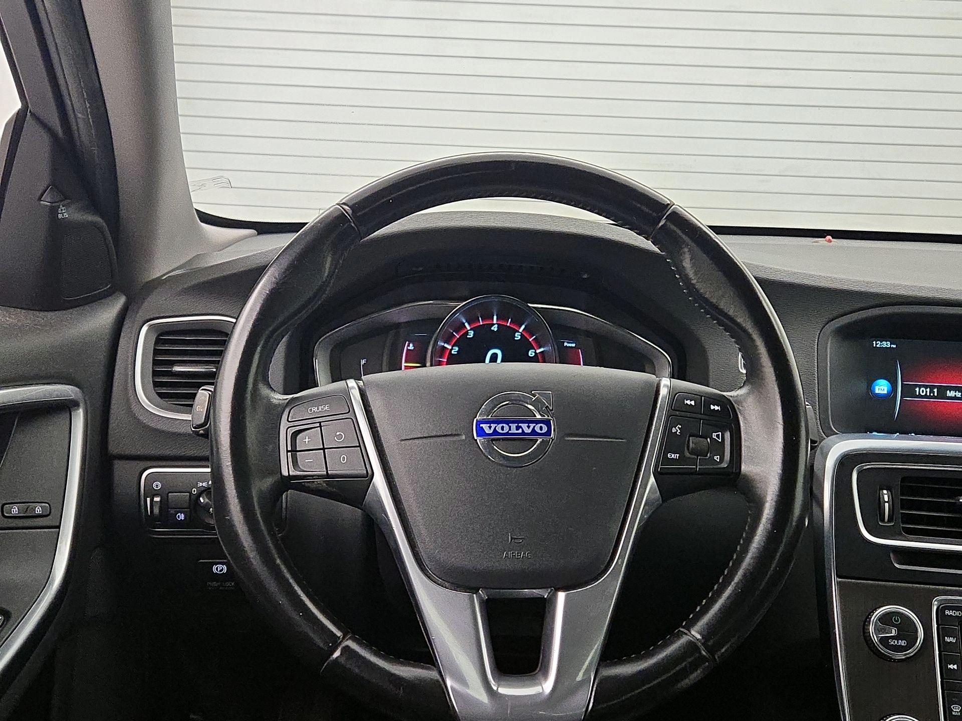 Thumbnail: 2015 Volvo S60 - 10