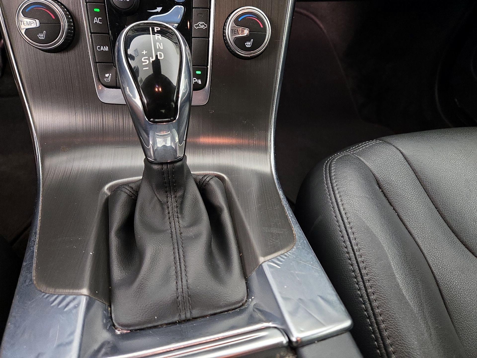 Thumbnail: 2015 Volvo S60 - 17