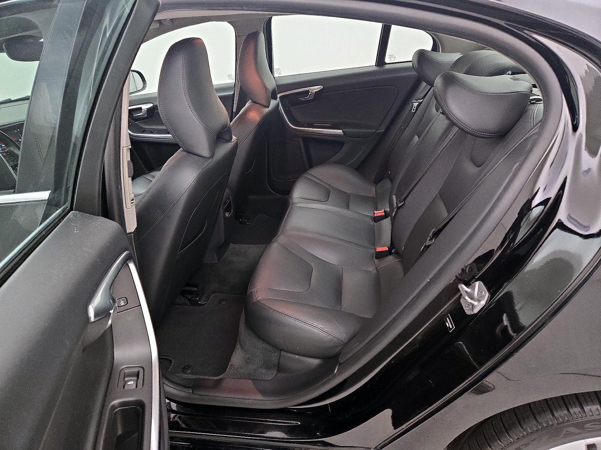 Thumbnail: 2015 Volvo S60 - 18