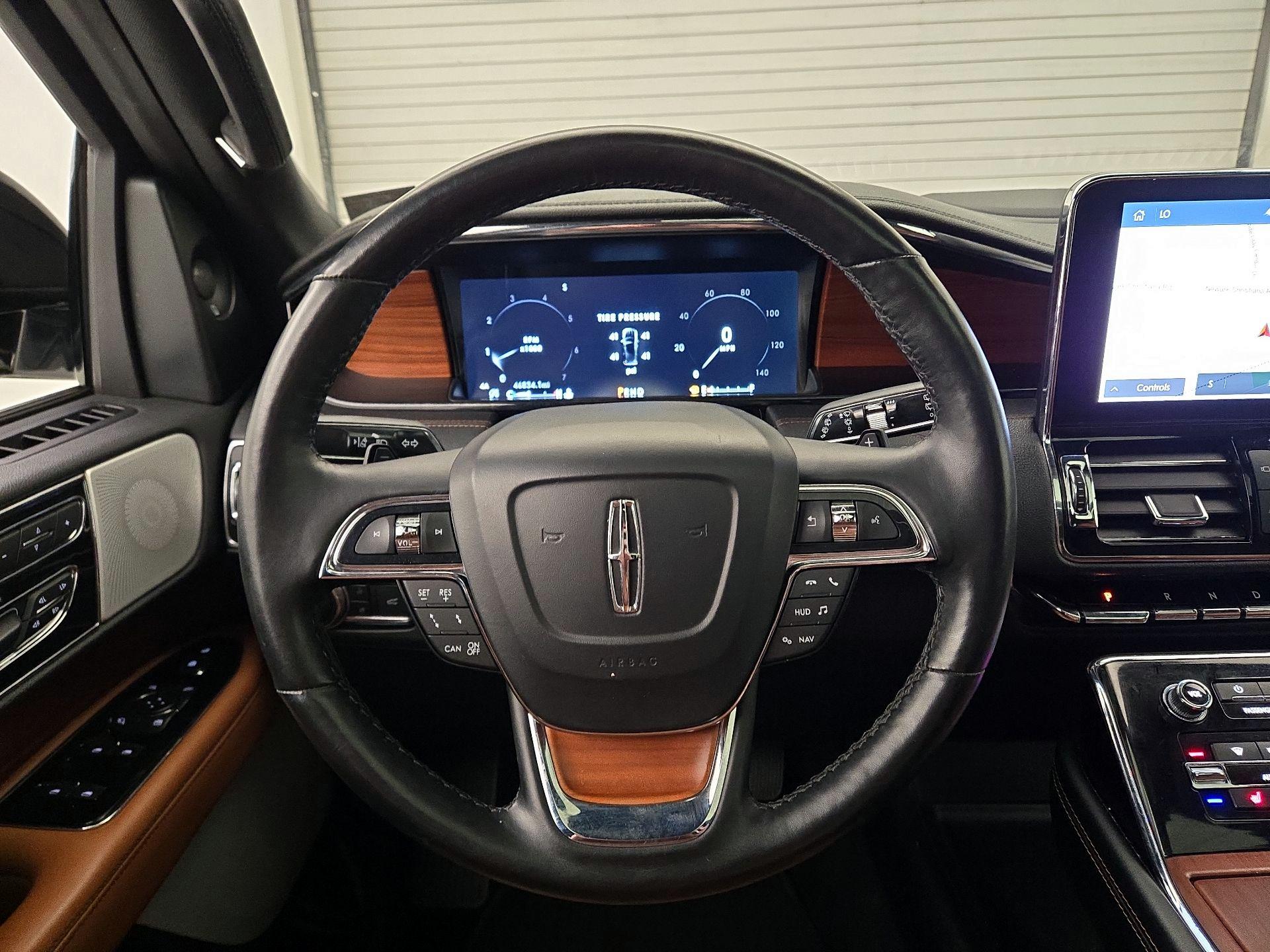 Thumbnail: 2020 Lincoln Navigator L - 10