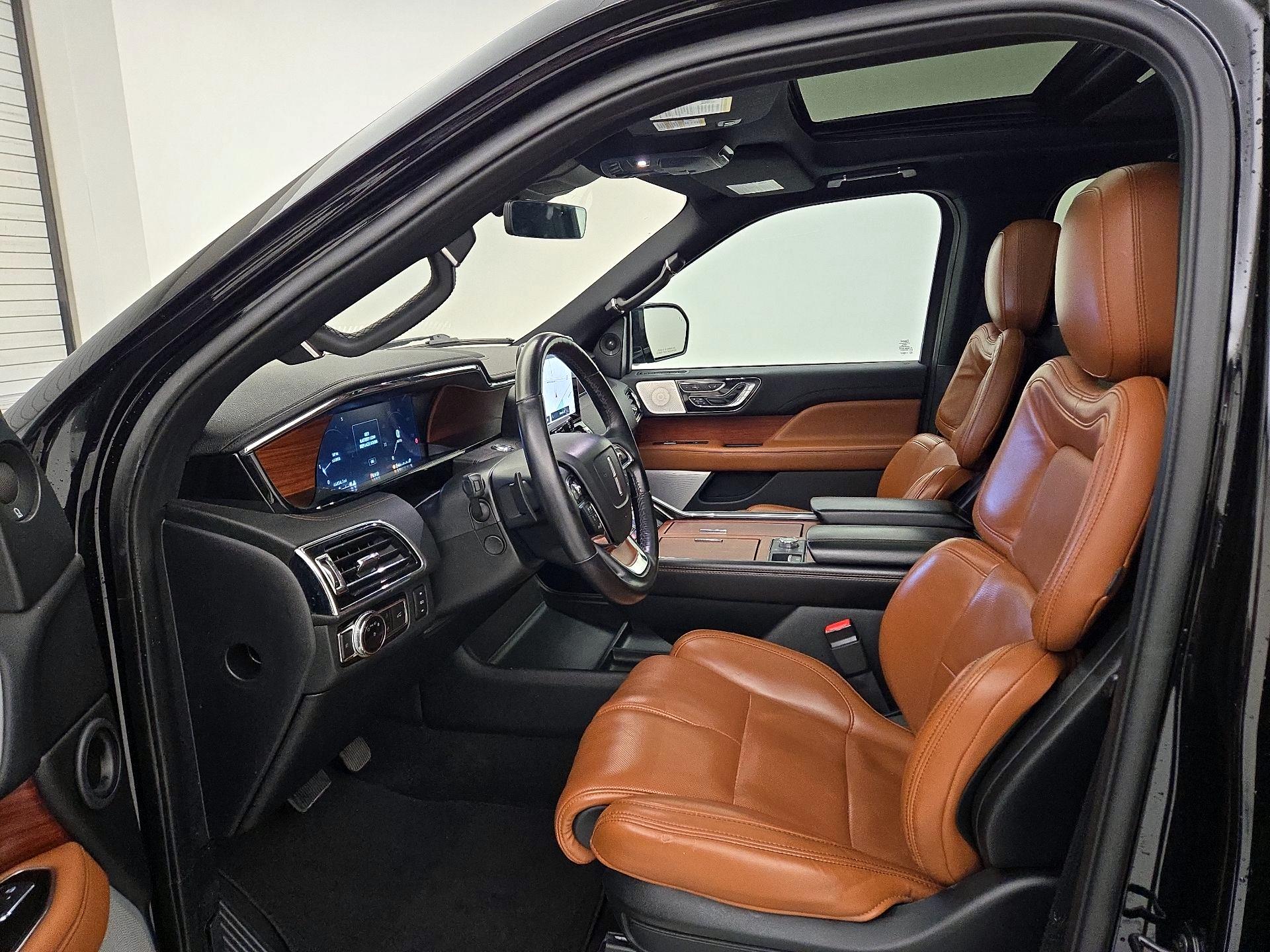 Thumbnail: 2020 Lincoln Navigator L - 11