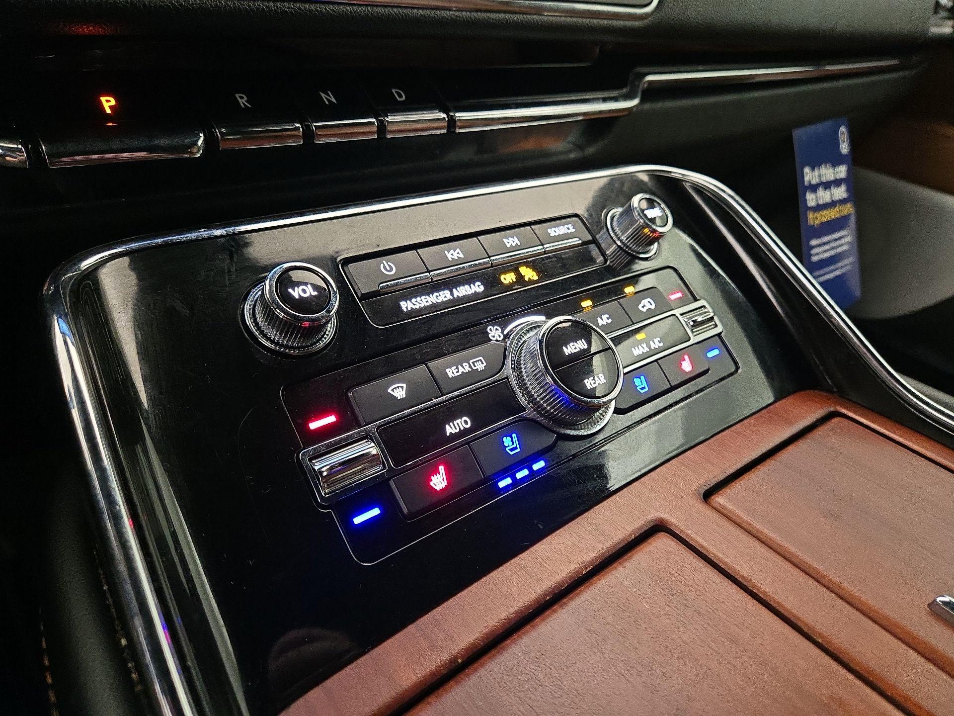 Thumbnail: 2020 Lincoln Navigator L - 17
