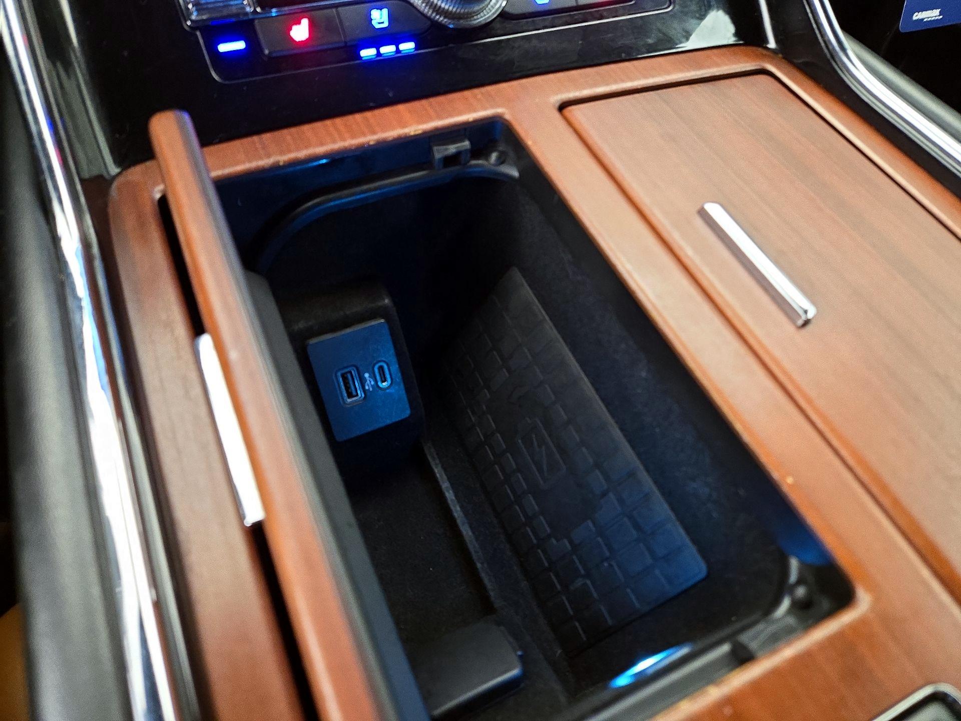 Thumbnail: 2020 Lincoln Navigator L - 19