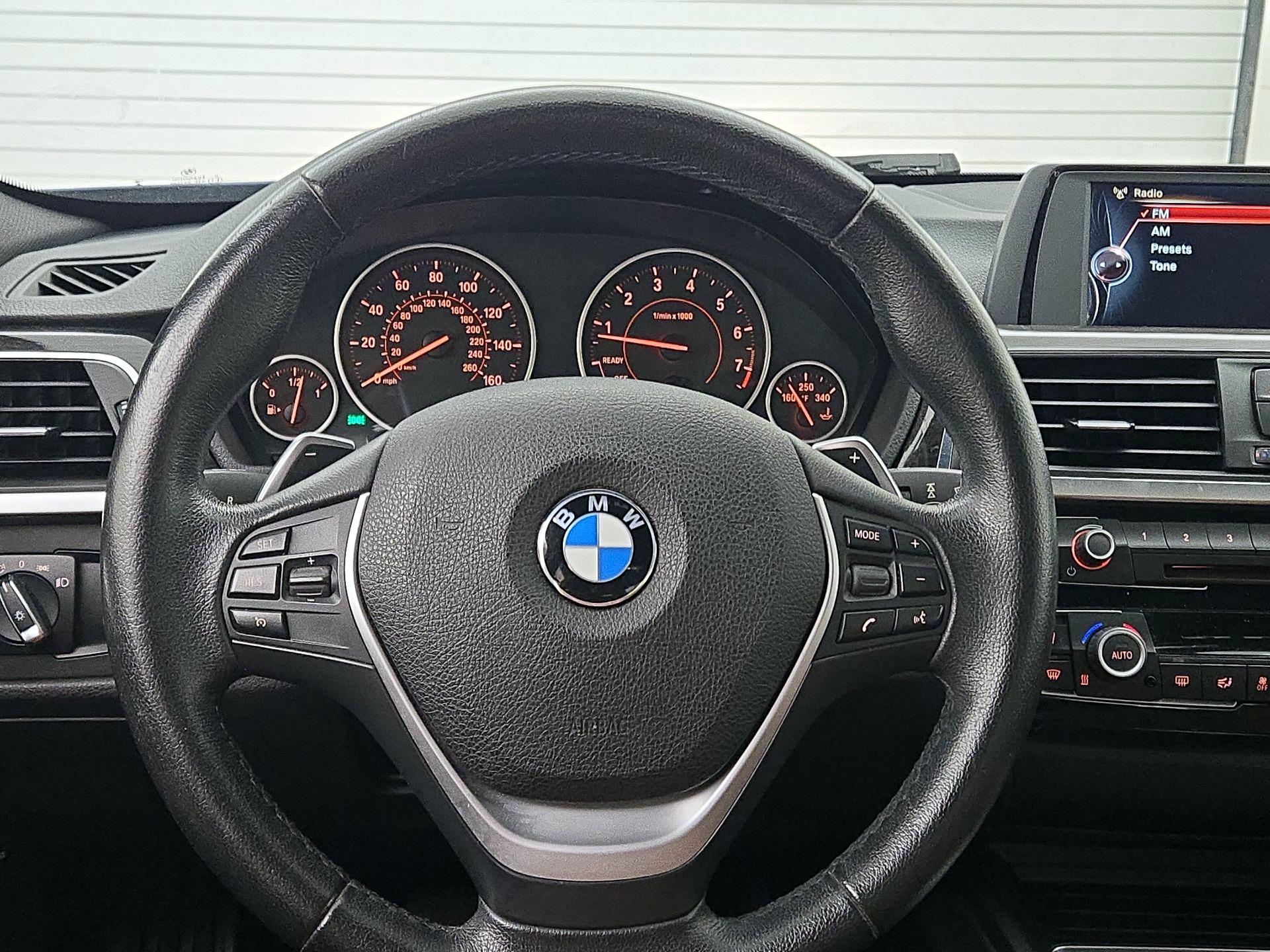 Thumbnail: 2016 BMW 3 Series - 10