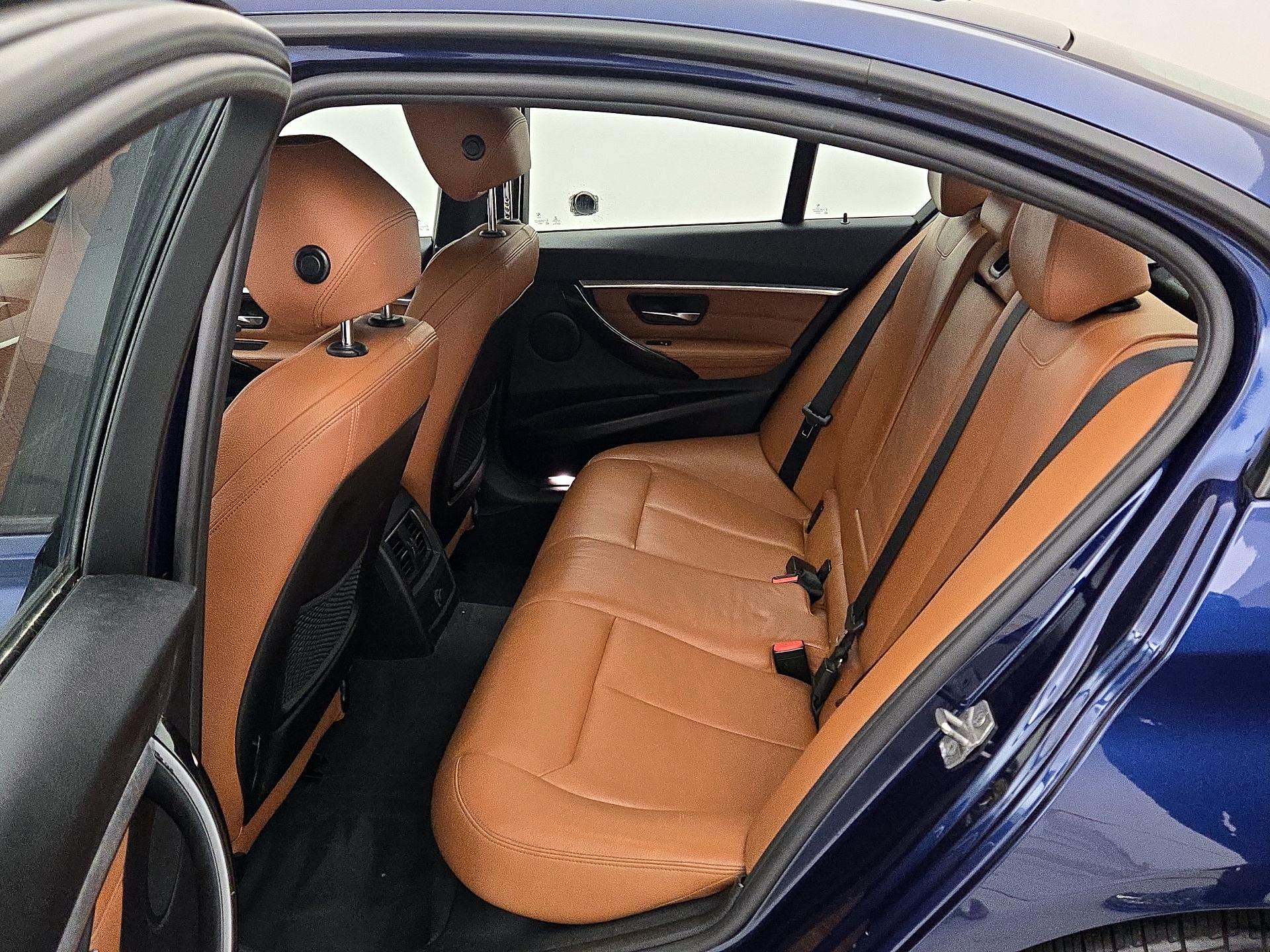 Thumbnail: 2016 BMW 3 Series - 18