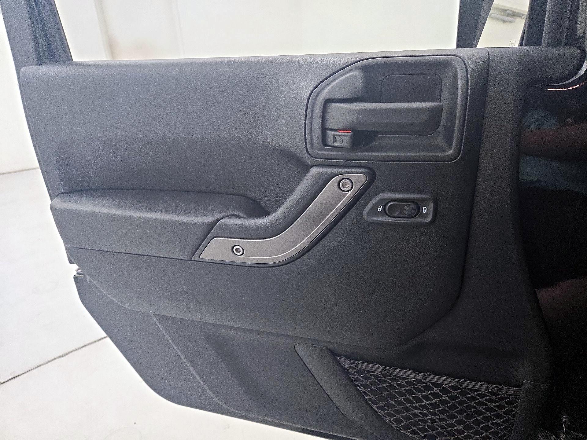 Thumbnail: 2017 Jeep Wrangler - 12