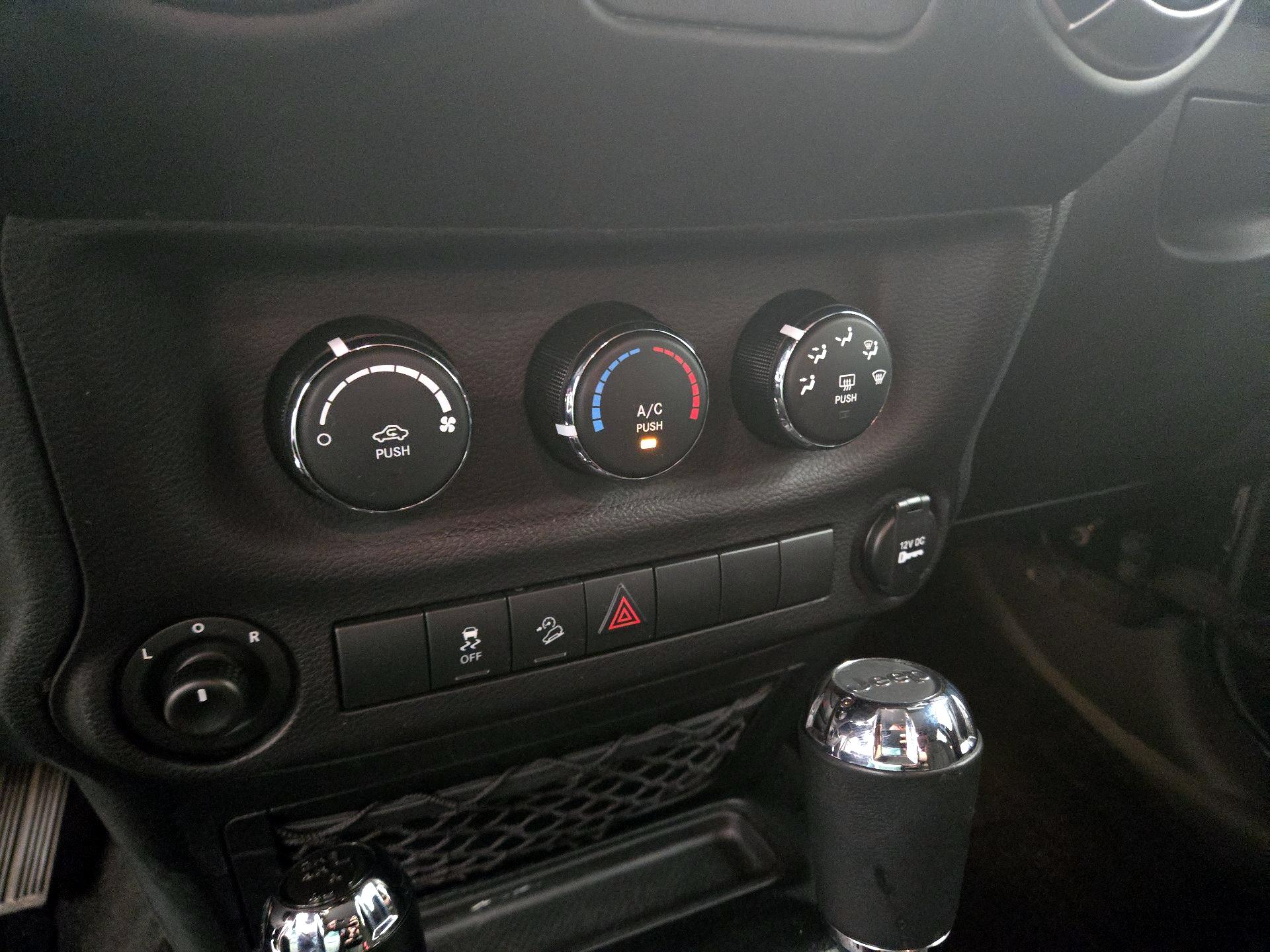 Thumbnail: 2017 Jeep Wrangler - 15
