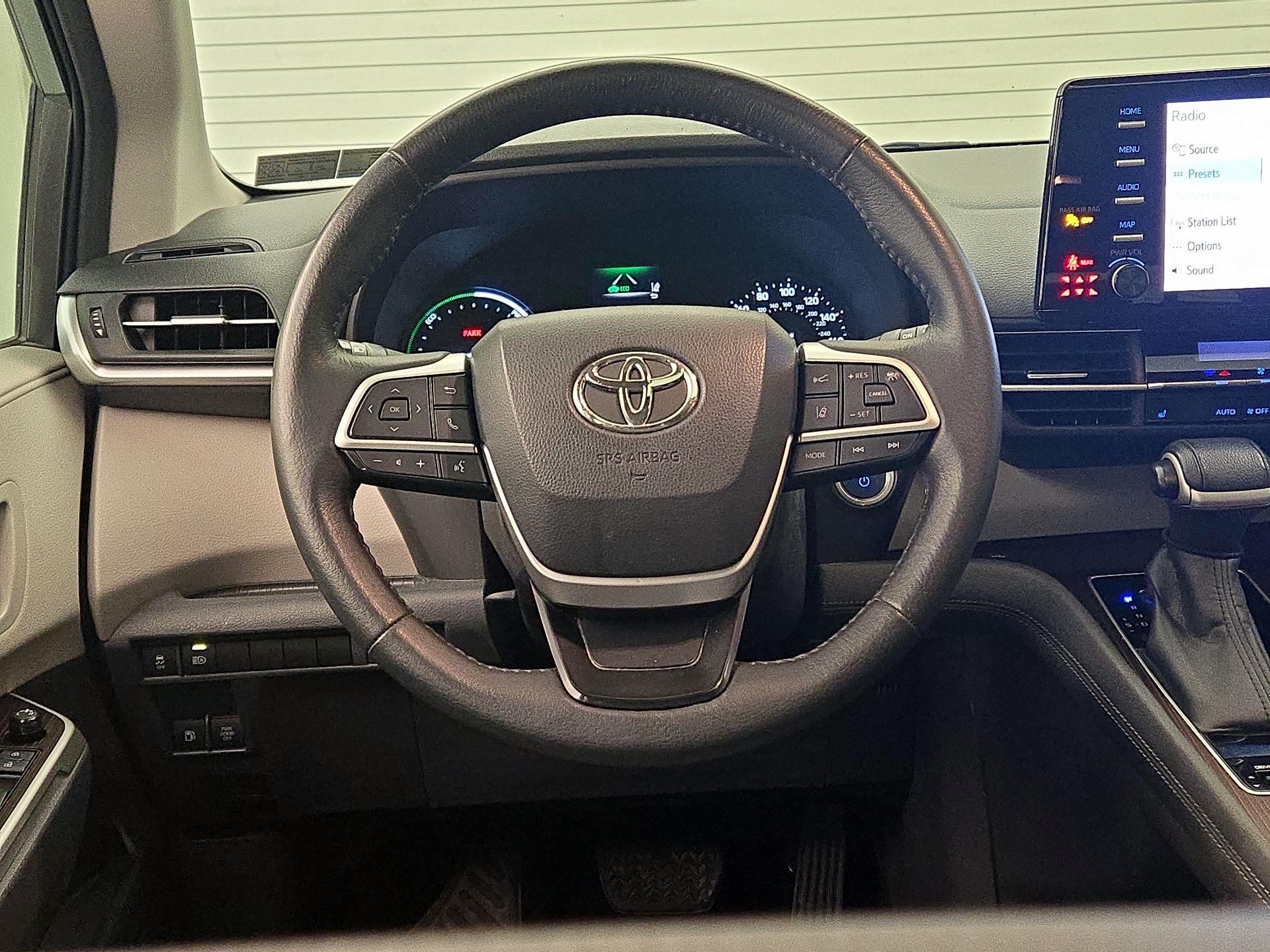 Thumbnail: 2022 Toyota Sienna - 10