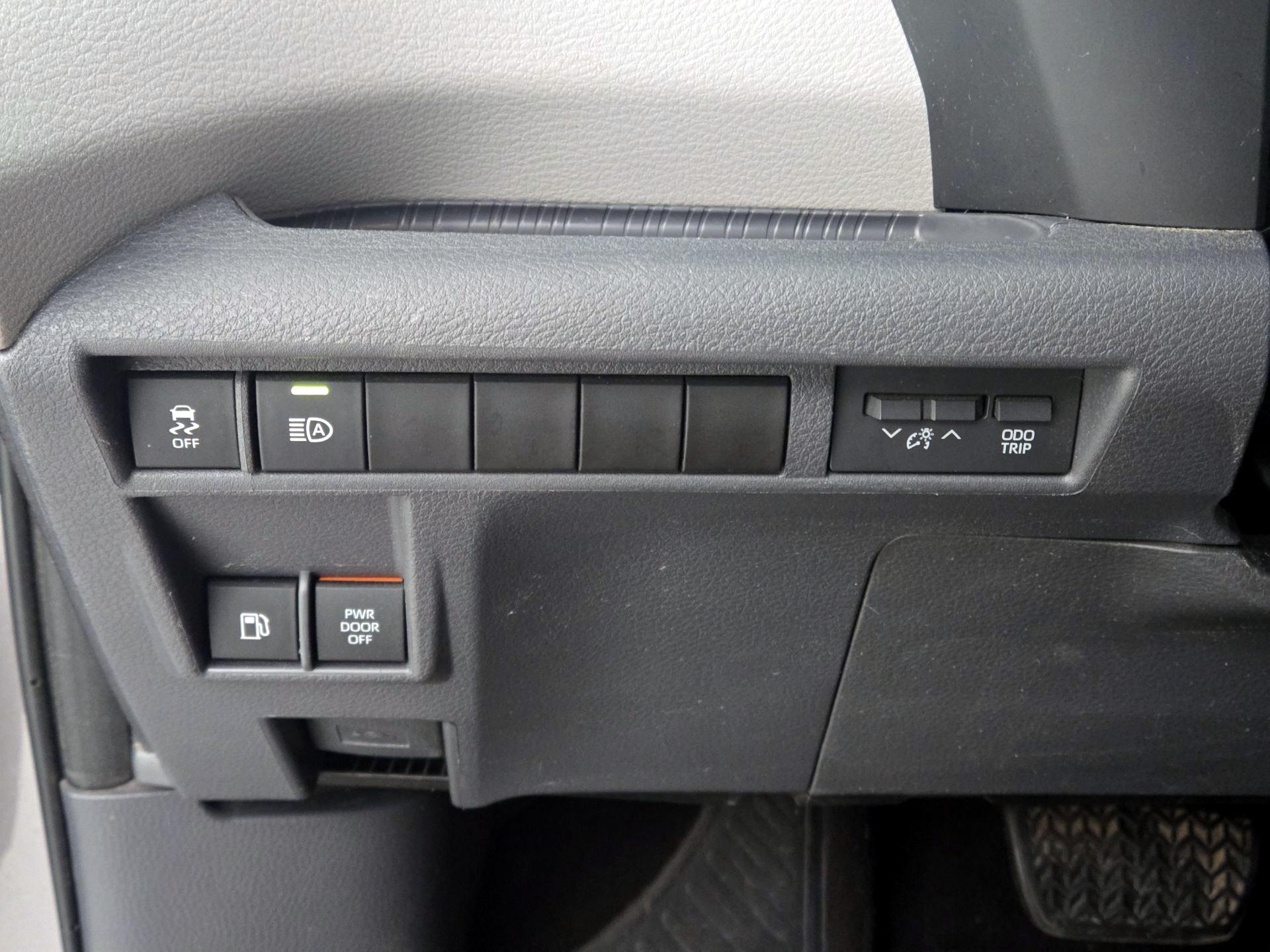Thumbnail: 2022 Toyota Sienna - 13