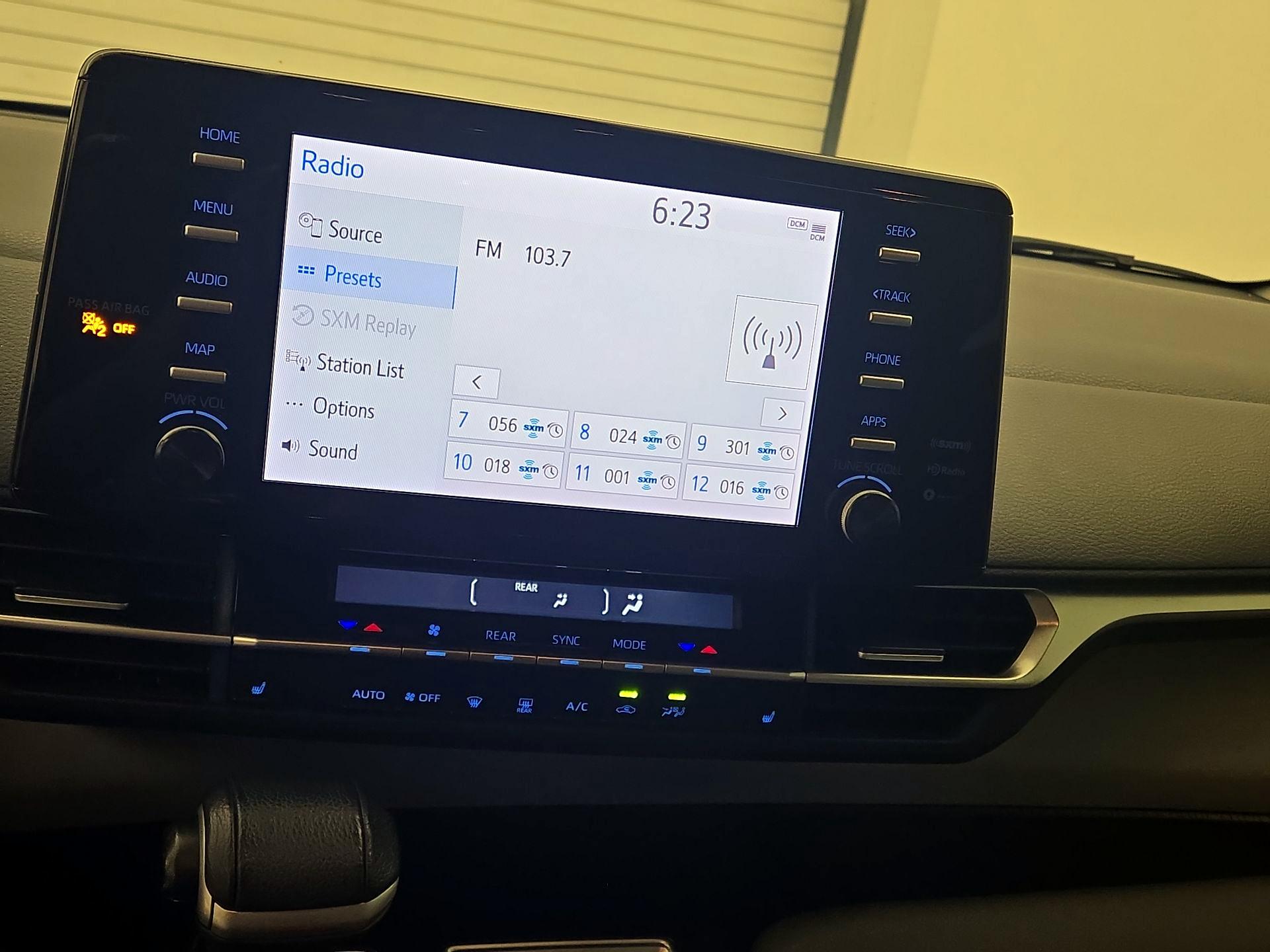 Thumbnail: 2022 Toyota Sienna - 15