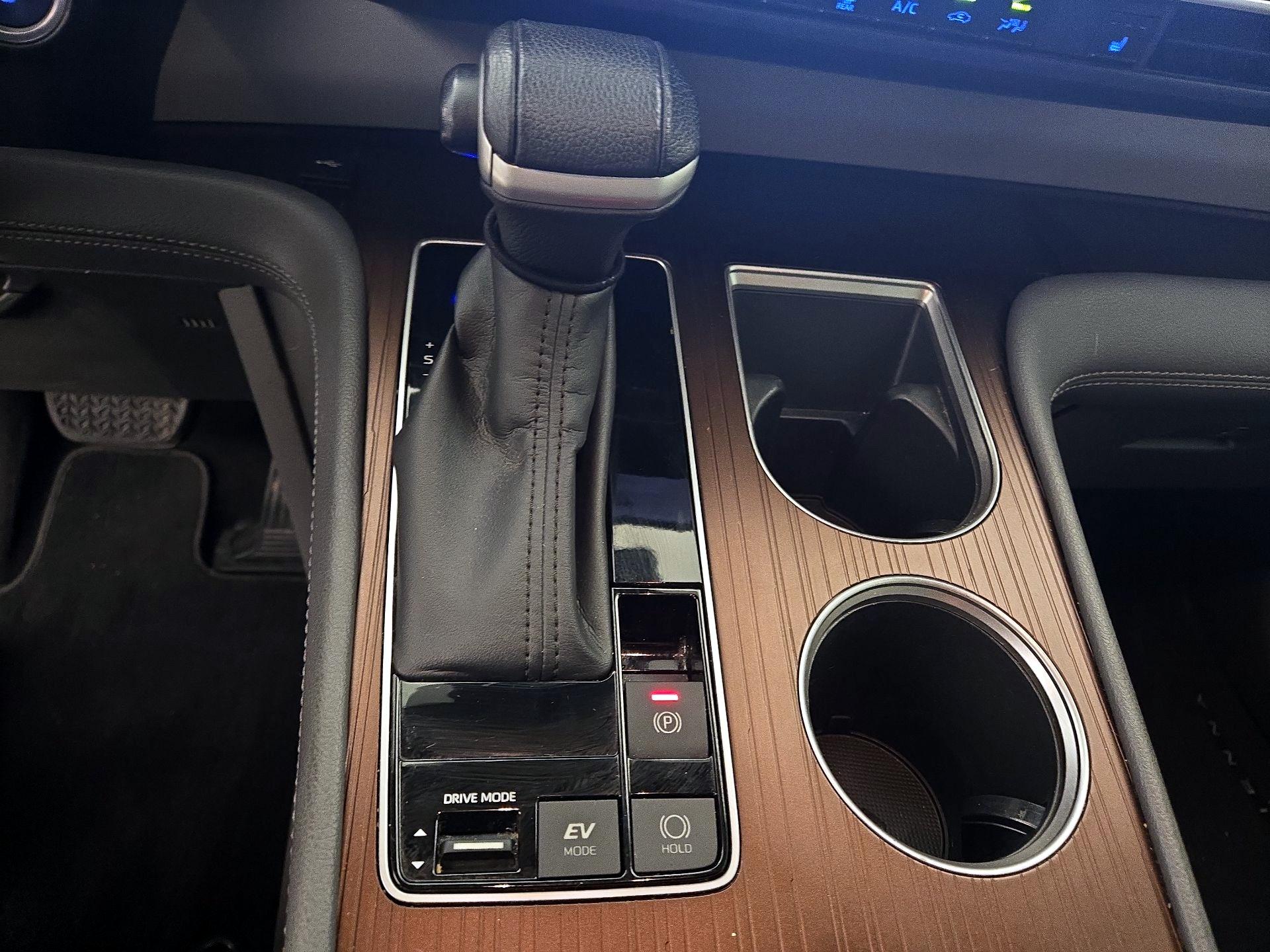 Thumbnail: 2022 Toyota Sienna - 17