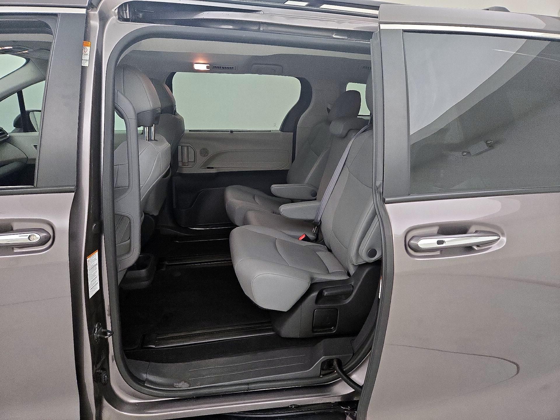 Thumbnail: 2022 Toyota Sienna - 19
