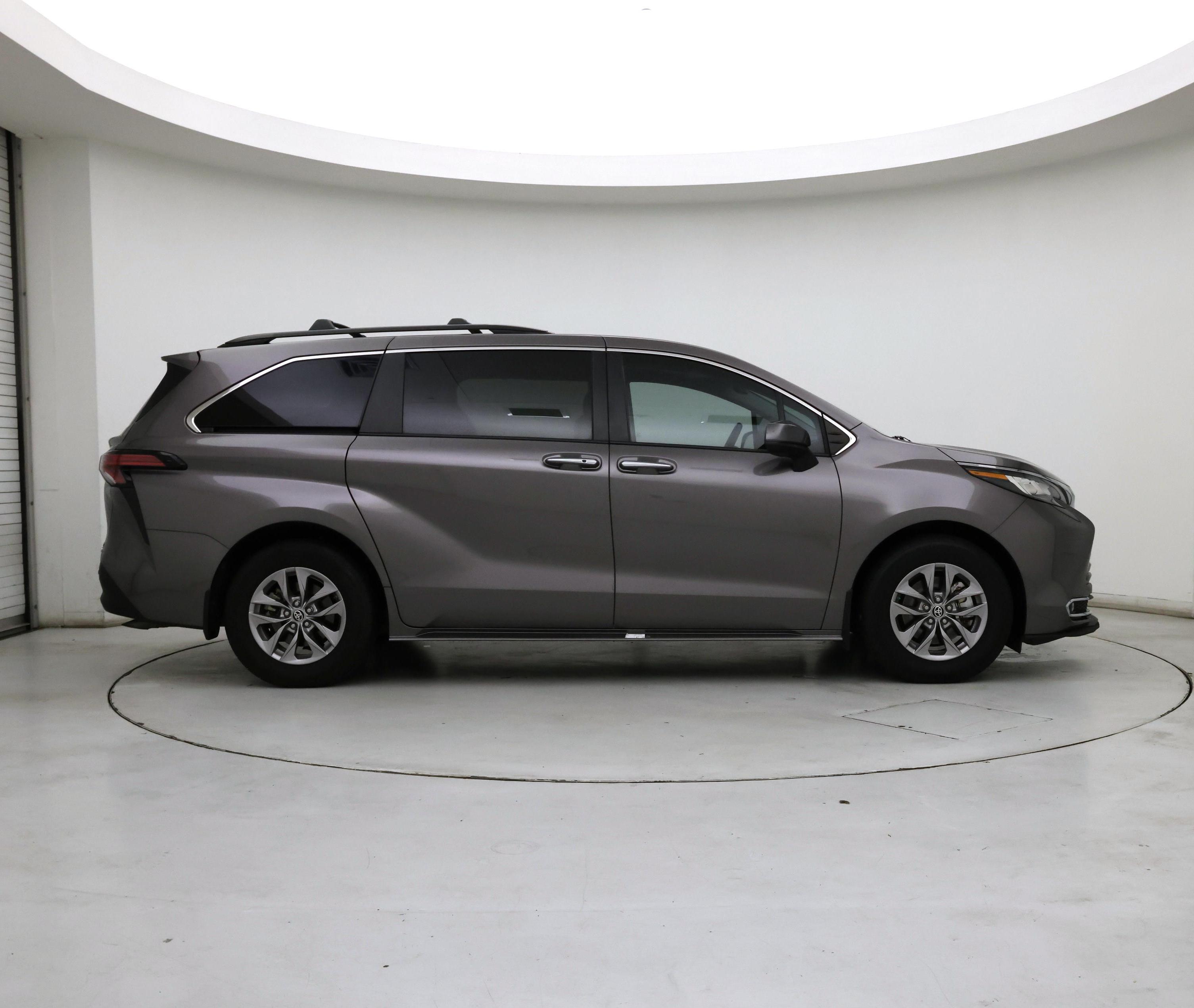 Thumbnail: 2022 Toyota Sienna - 7