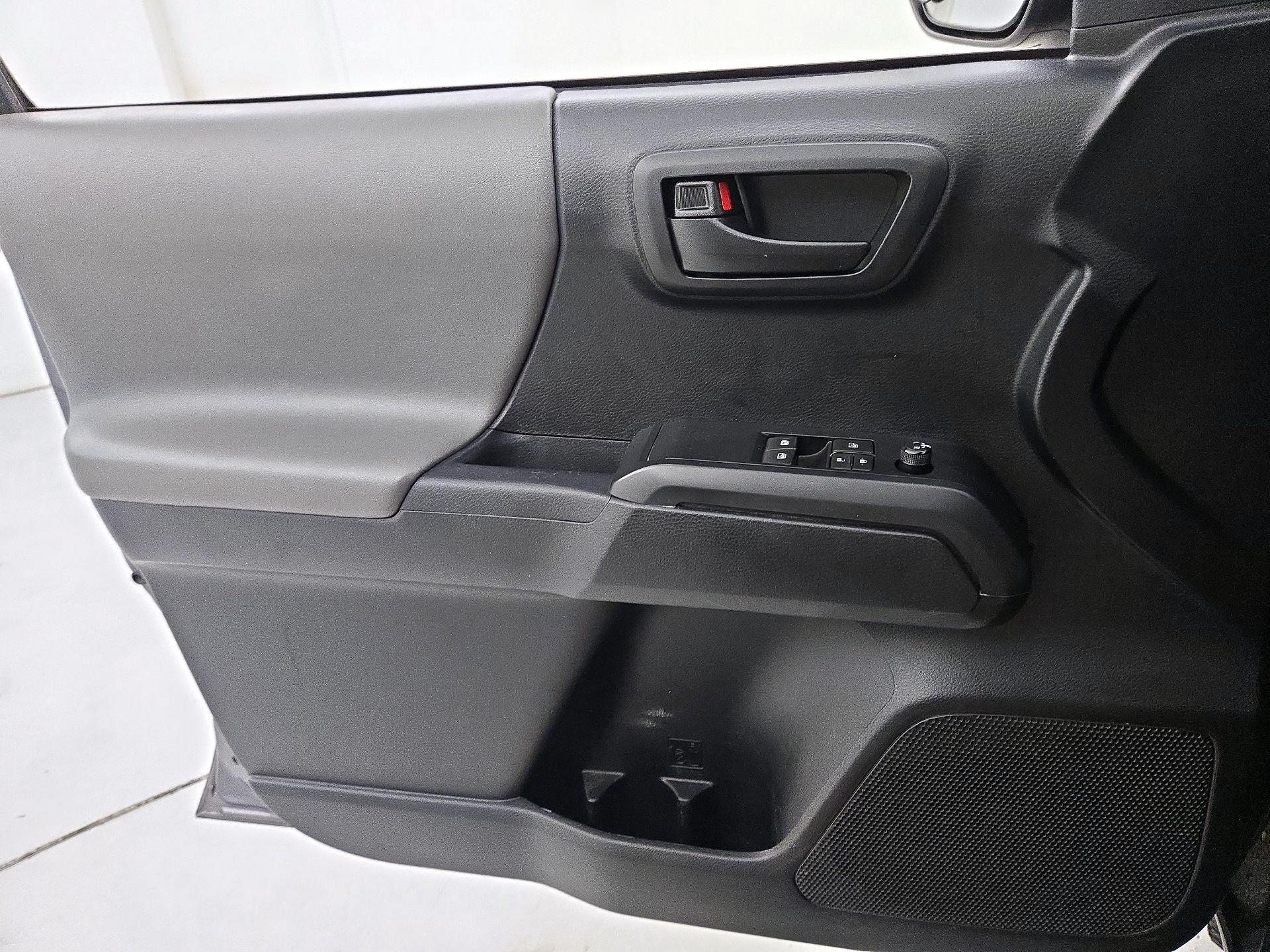 Thumbnail: 2019 Toyota Tacoma - 12