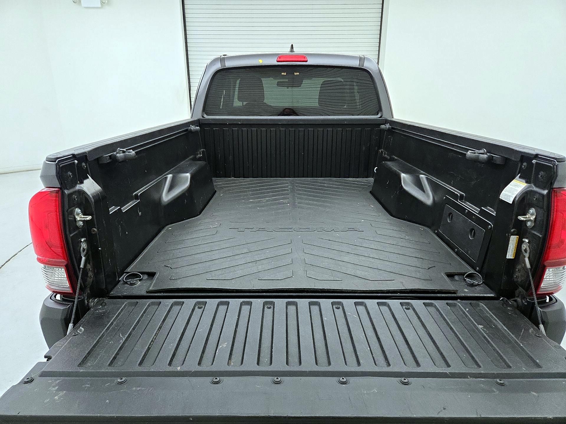 Thumbnail: 2019 Toyota Tacoma - 19