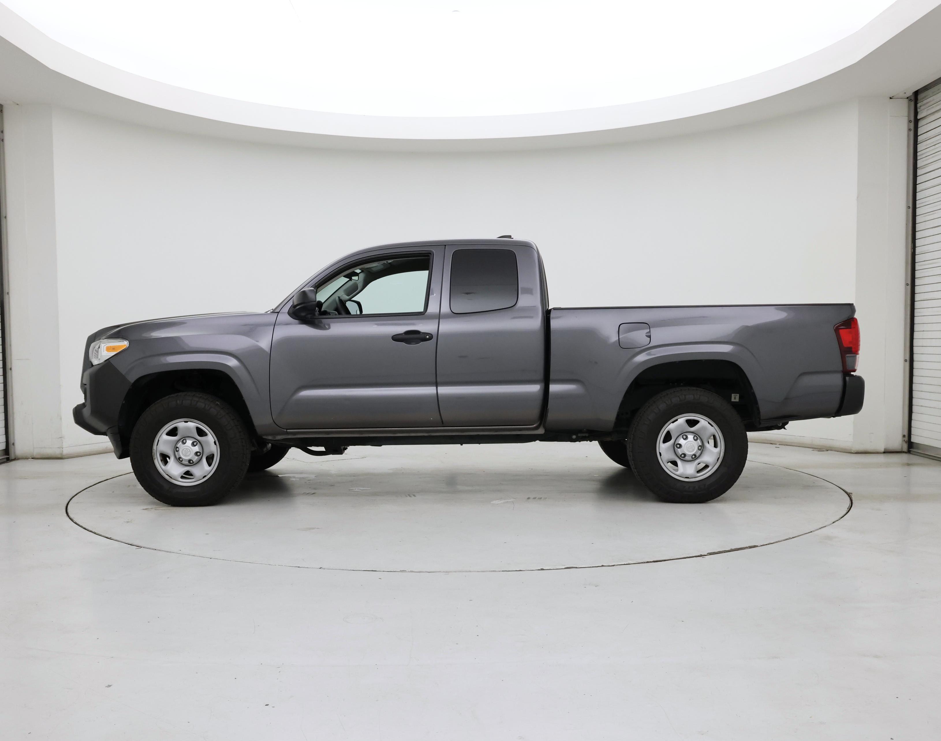 Thumbnail: 2019 Toyota Tacoma - 3