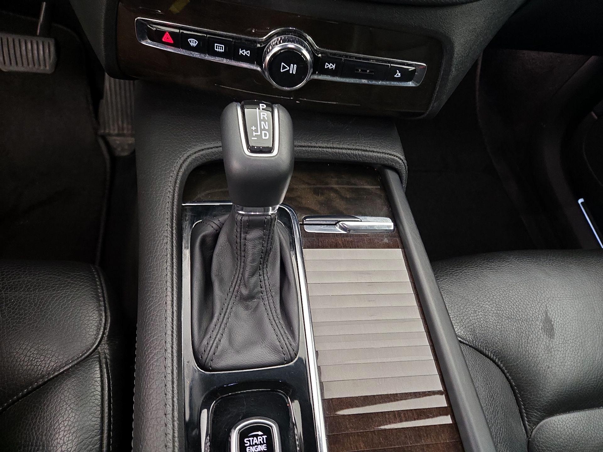 Thumbnail: 2018 Volvo XC90 - 16