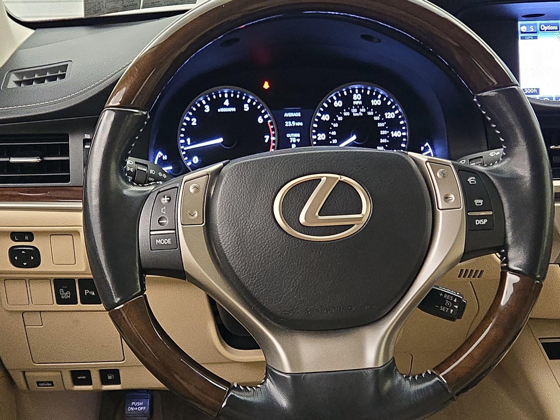 Thumbnail: 2015 Lexus ES - 10