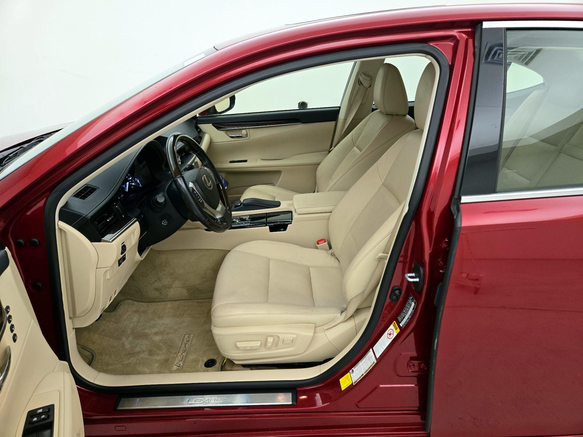 Thumbnail: 2015 Lexus ES - 11