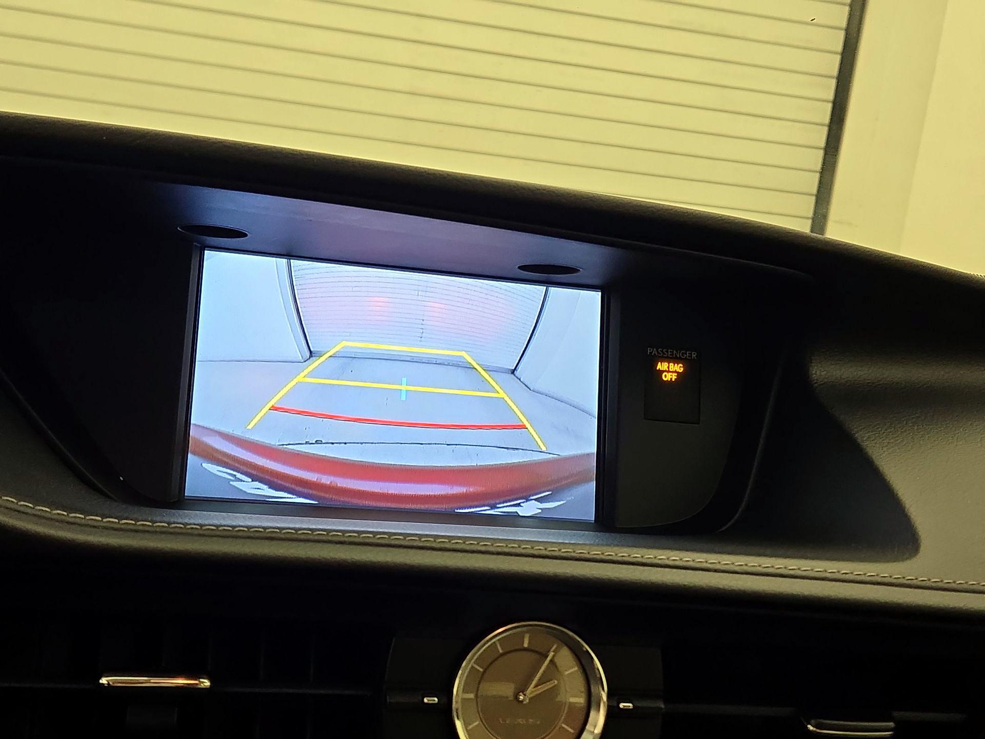 Thumbnail: 2015 Lexus ES - 13
