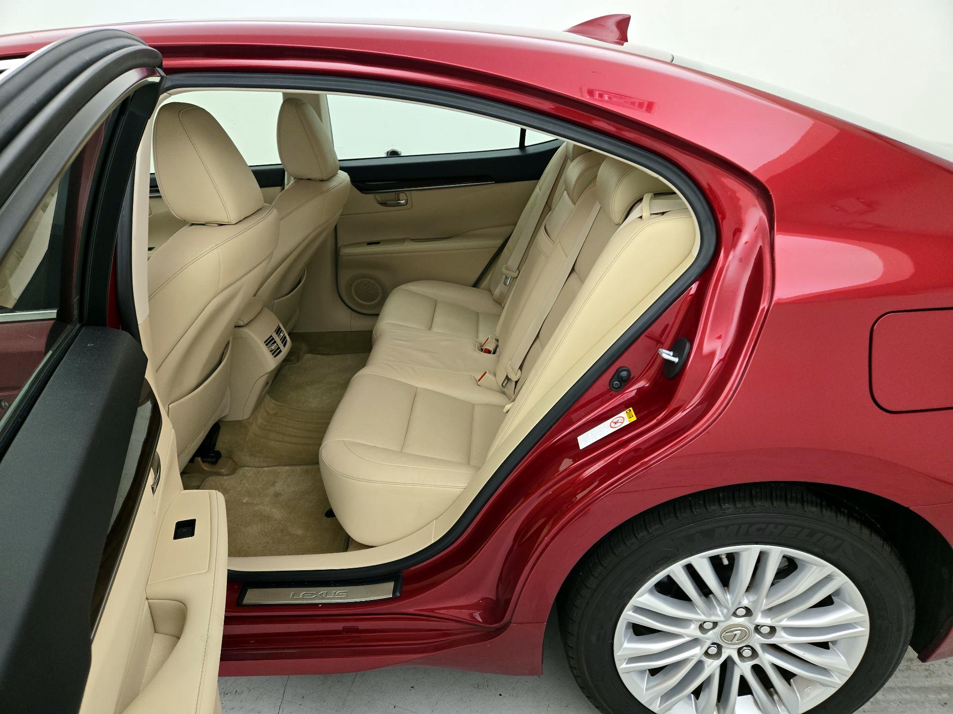 Thumbnail: 2015 Lexus ES - 17