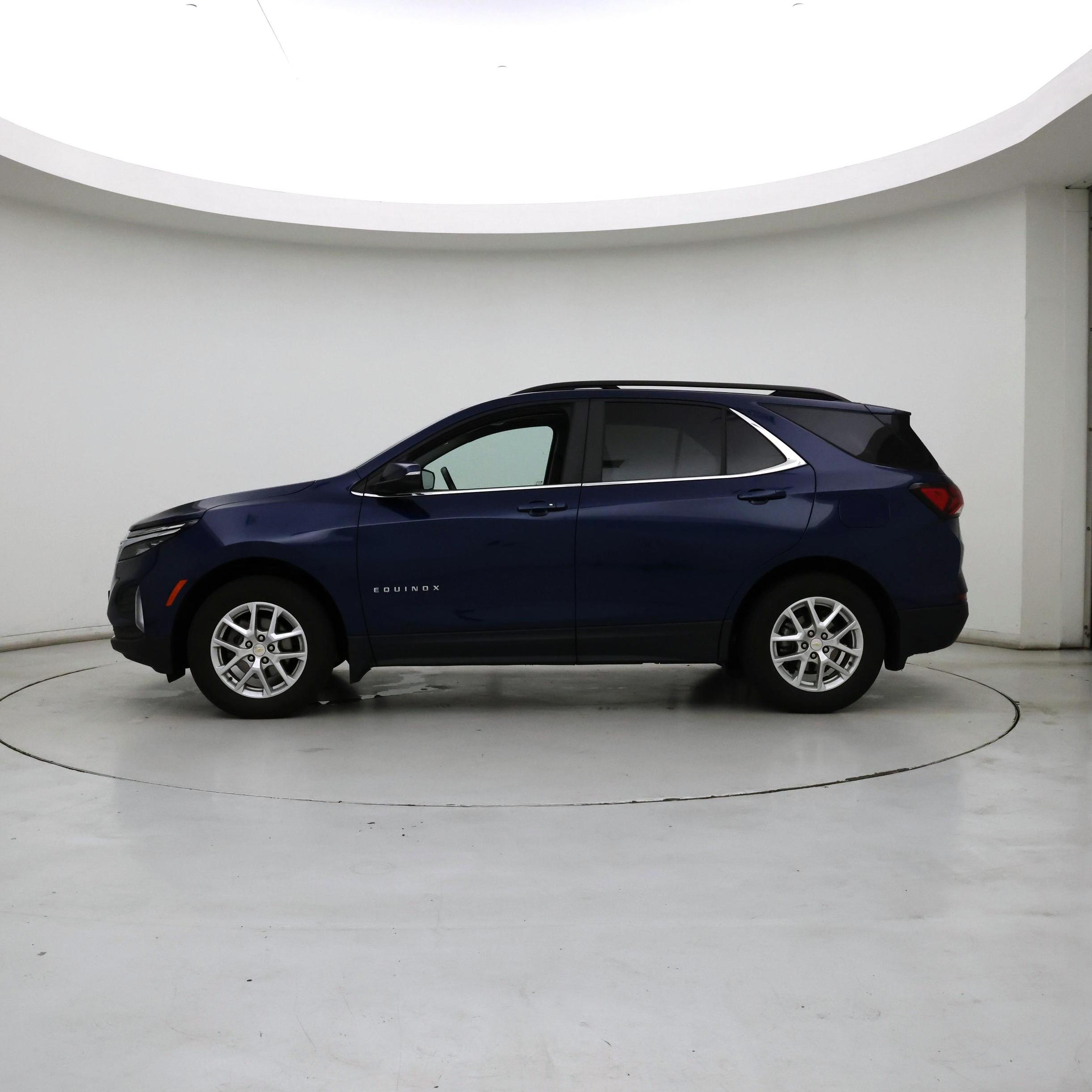 Thumbnail: 2022 Chevrolet Equinox - 3