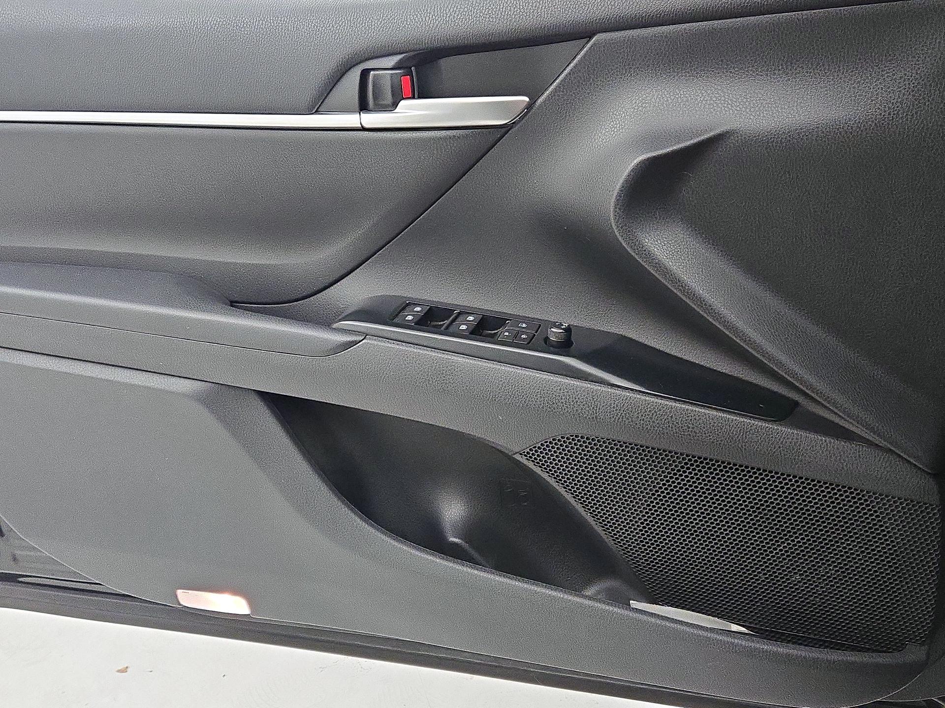 Thumbnail: 2019 Toyota Camry - 12