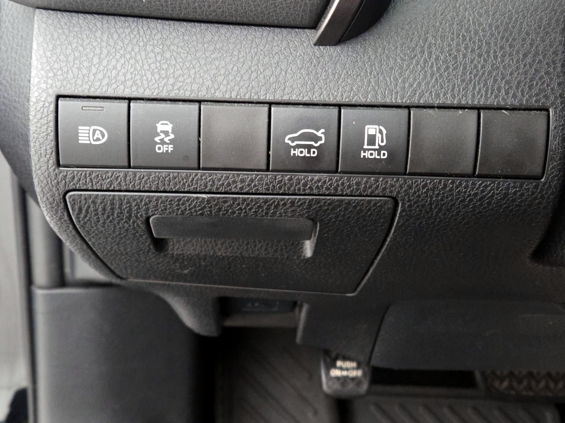 Thumbnail: 2019 Toyota Camry - 13