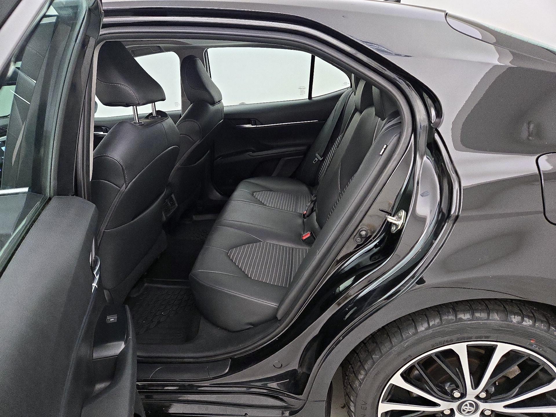 Thumbnail: 2019 Toyota Camry - 18