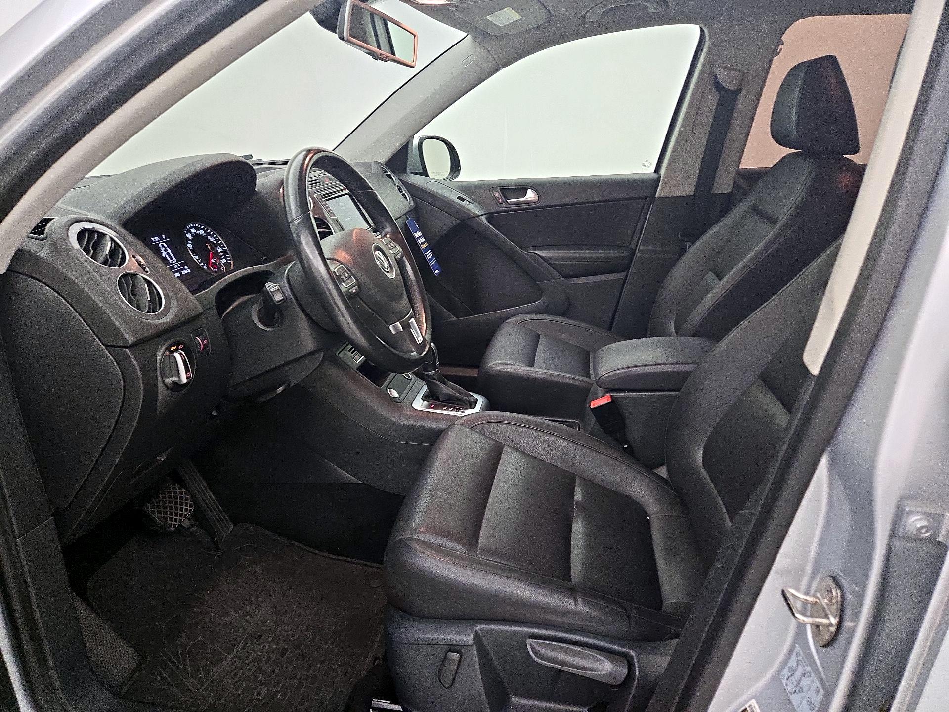 Thumbnail: 2017 Volkswagen Tiguan - 11