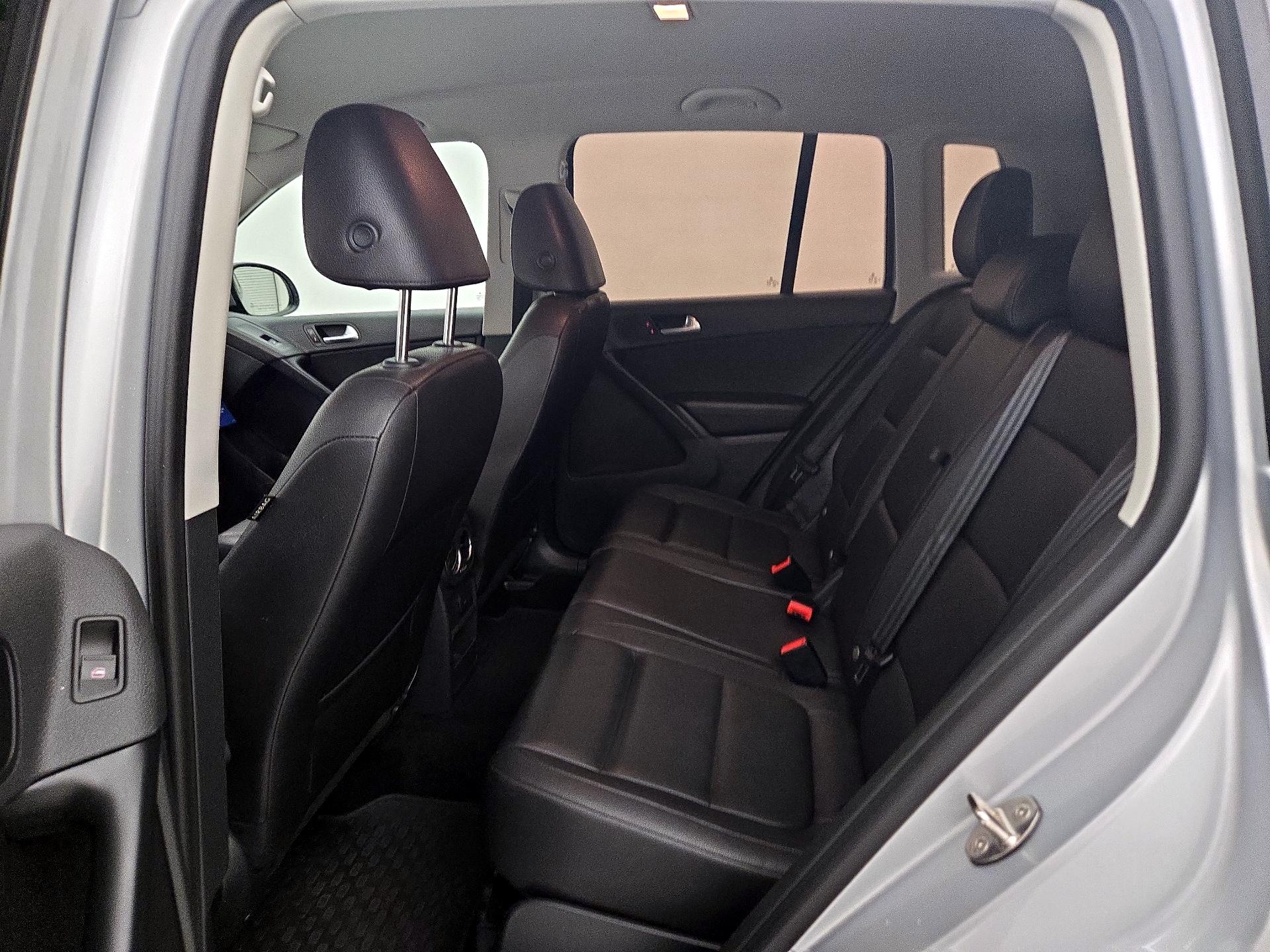 Thumbnail: 2017 Volkswagen Tiguan - 19