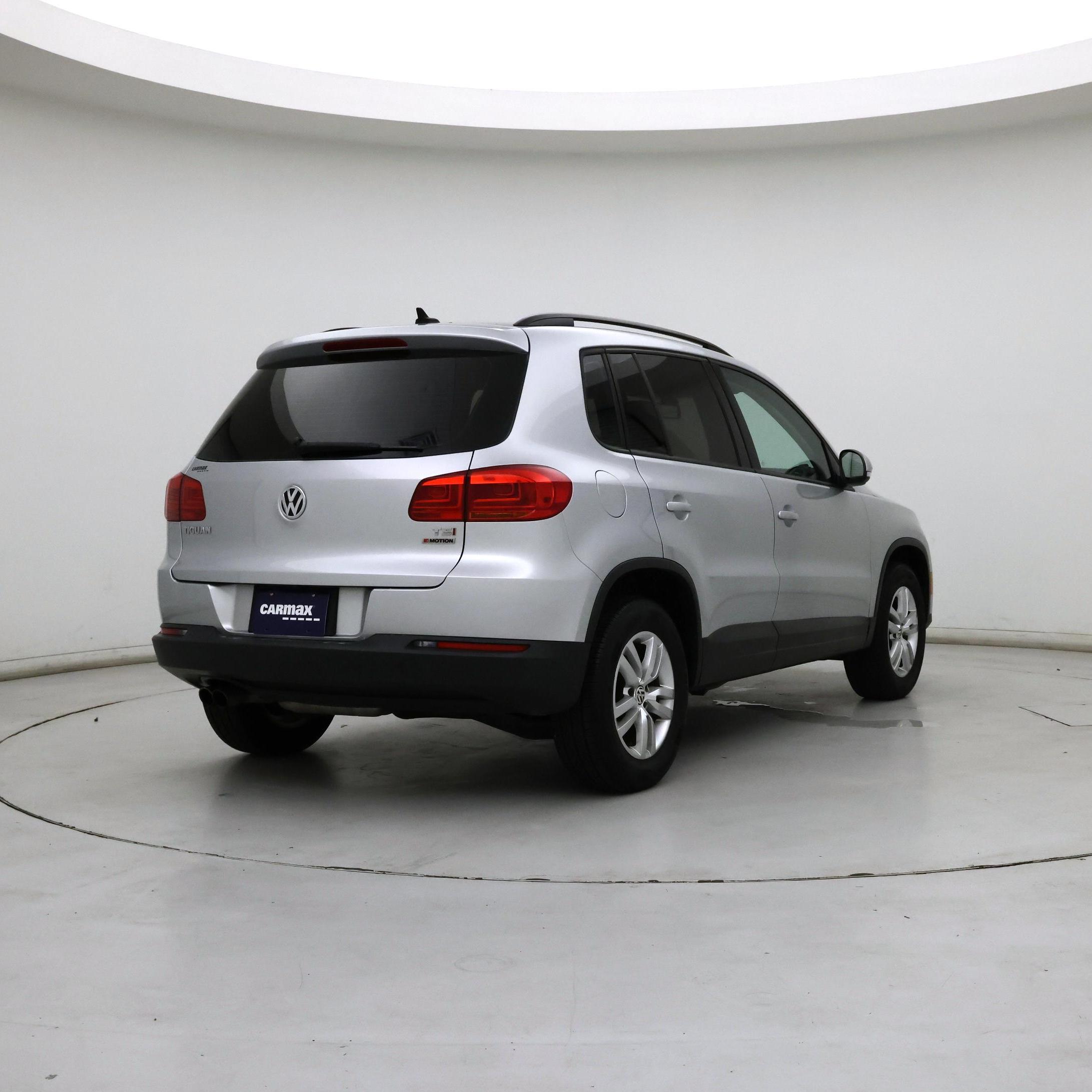 Thumbnail: 2017 Volkswagen Tiguan - 8