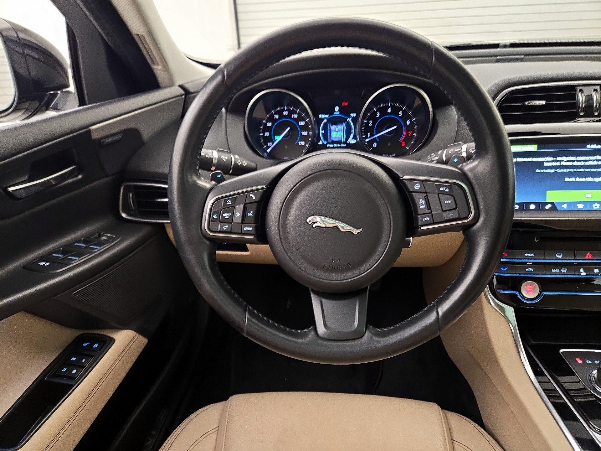 Thumbnail: 2017 Jaguar XE - 10