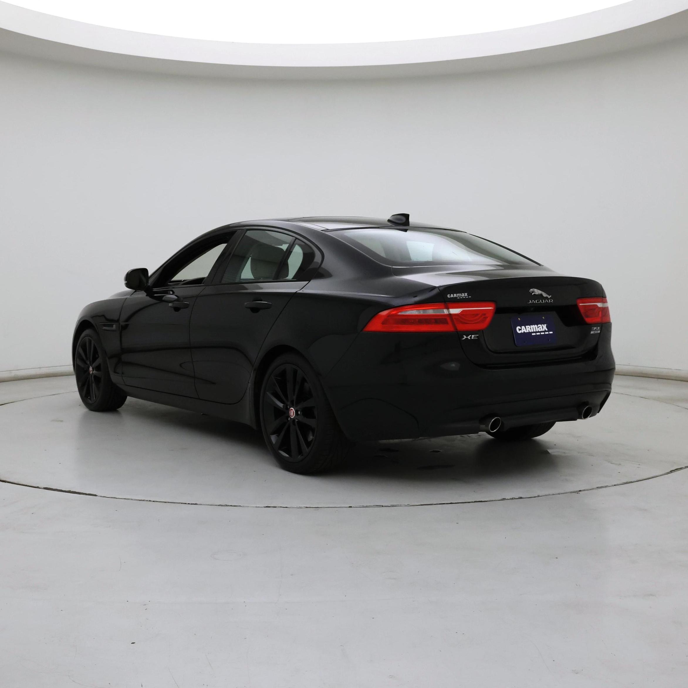 Thumbnail: 2017 Jaguar XE - 2