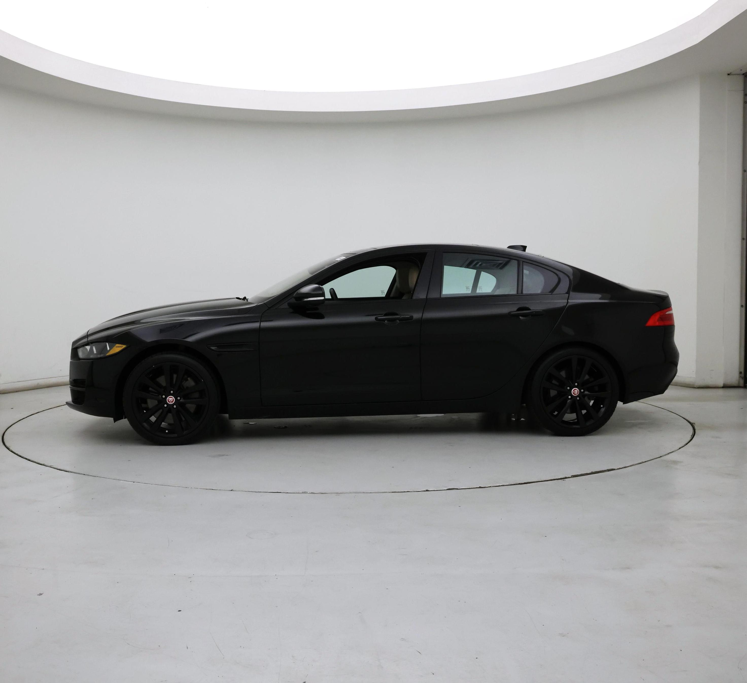 Thumbnail: 2017 Jaguar XE - 3